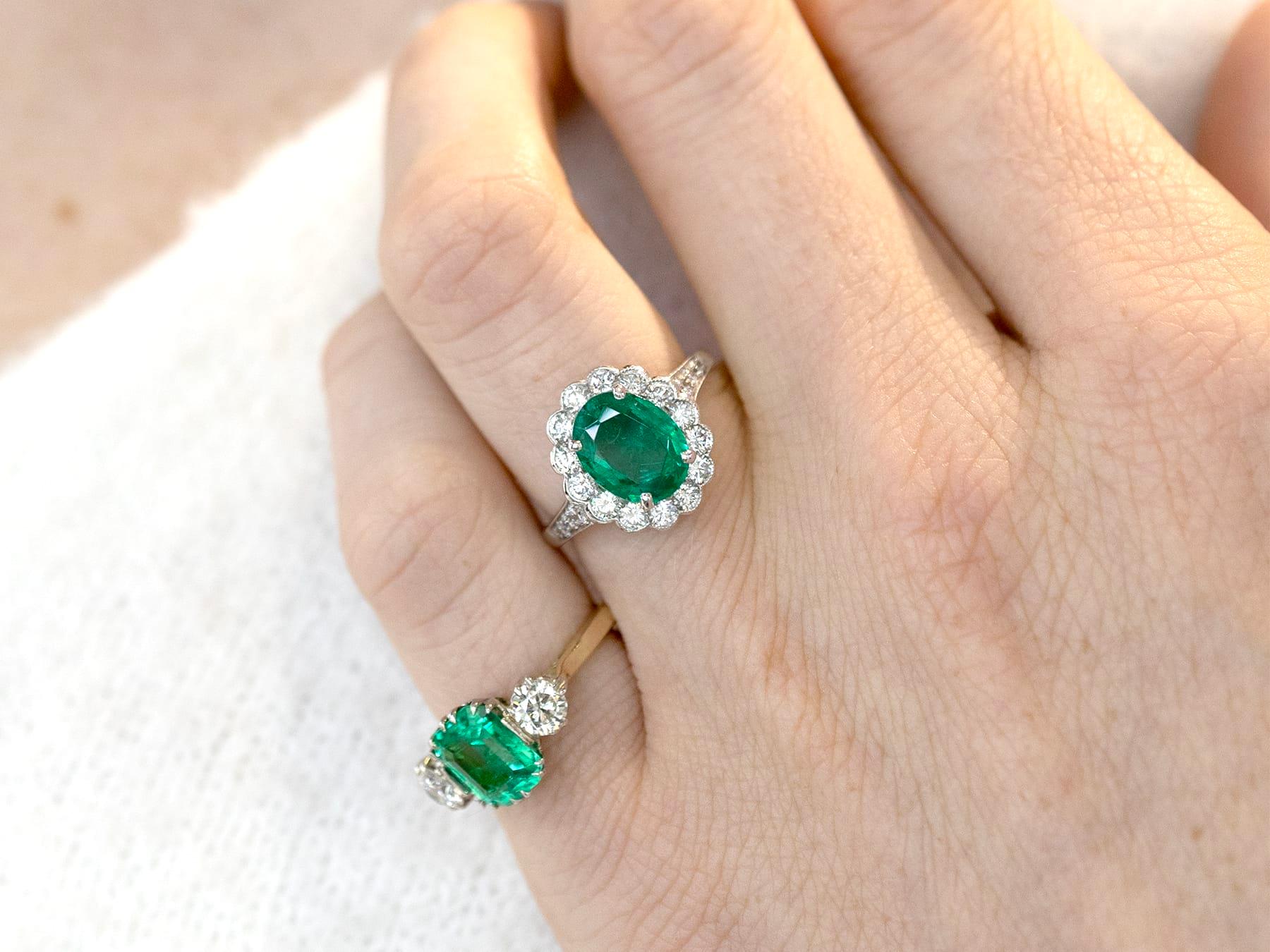 1,87 Karat sambischer Smaragd und 0,68 Karat Diamant Platin Kleiderring CIRCA 1935 im Zustand „Hervorragend“ im Angebot in Jesmond, Newcastle Upon Tyne