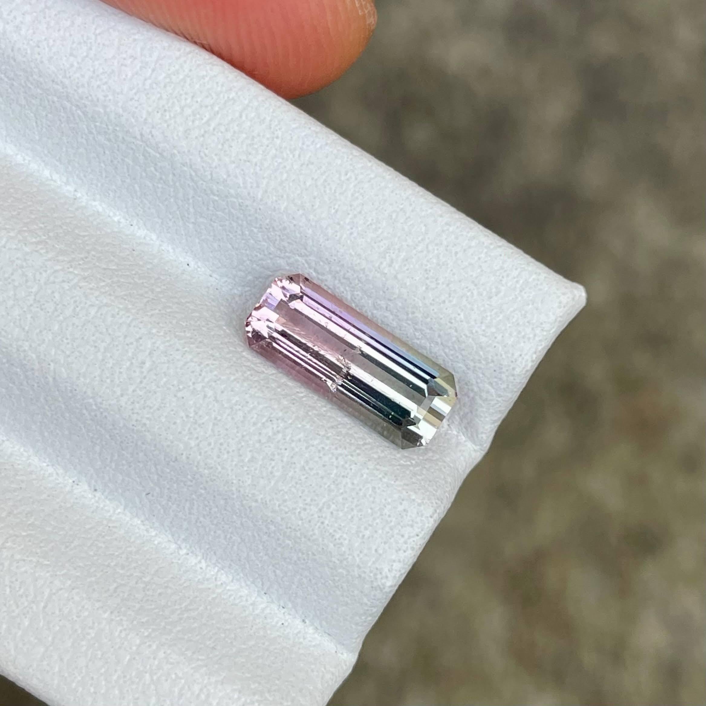 Pierre tourmaline bicolore taille émeraude afghane de 1,87 carat en vente 2