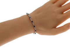 Zaffiri blu da 1,87 carati e diamanti da 0,65 carati in oro bianco 18 carati