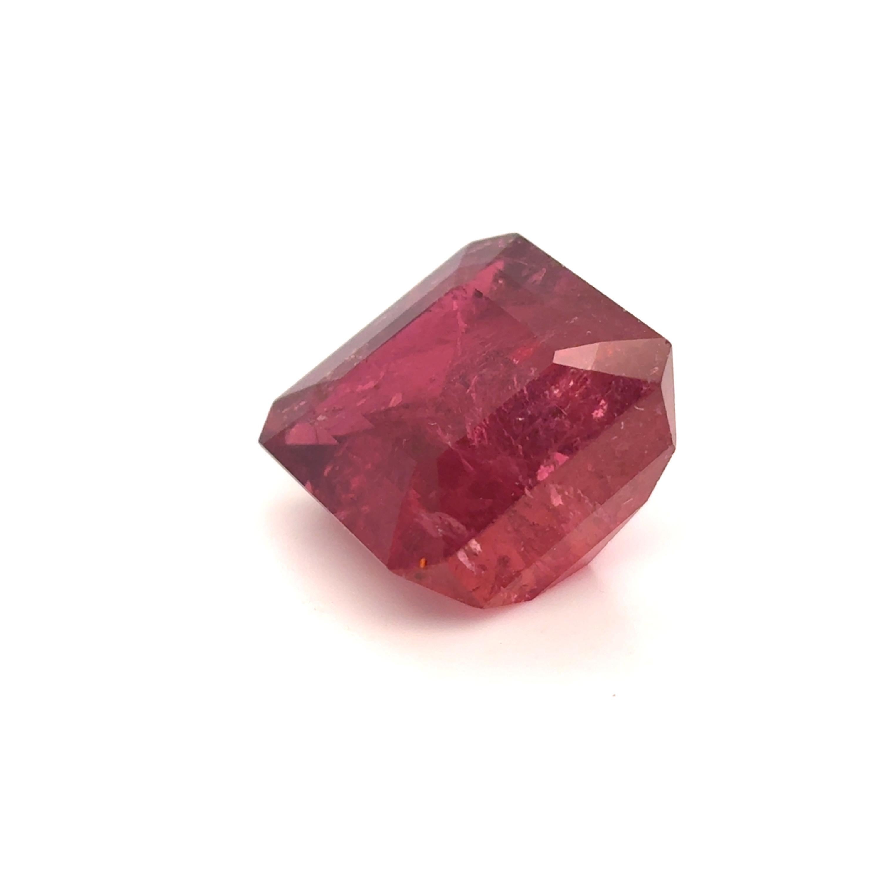 Pierre précieuse en rubellite taille octogonale 18,70 carats en vente 4
