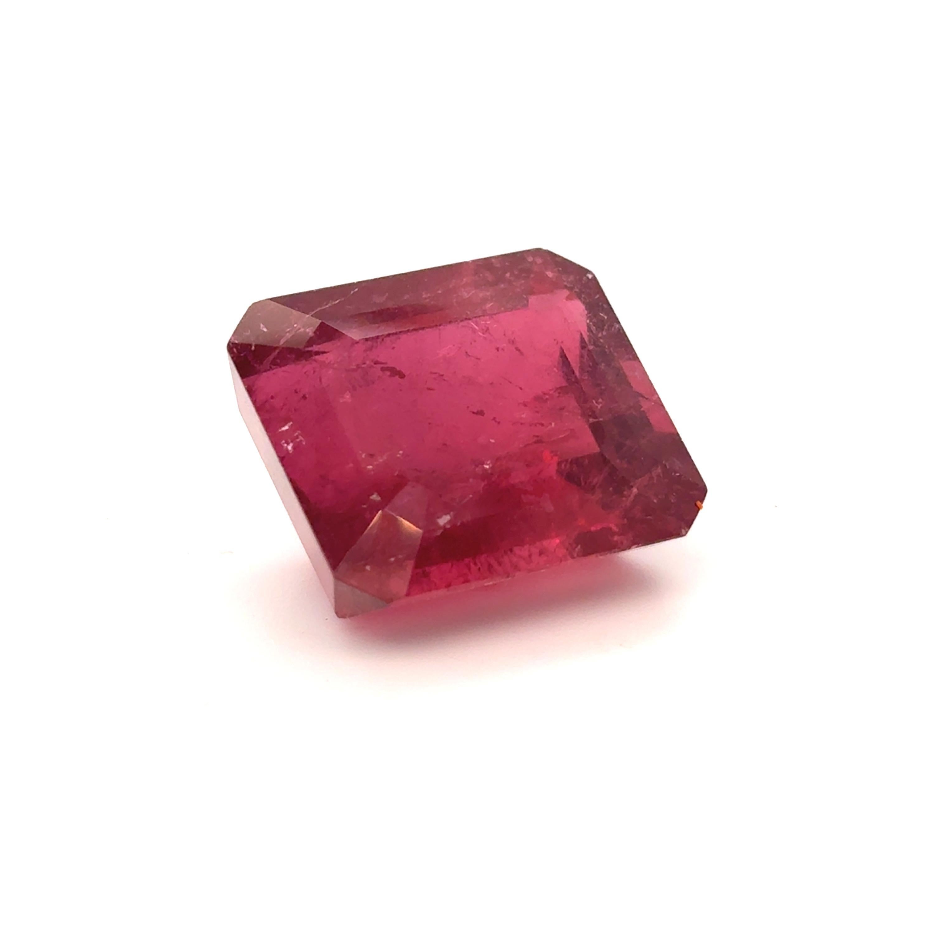 Artisan Pierre précieuse en rubellite taille octogonale 18,70 carats en vente
