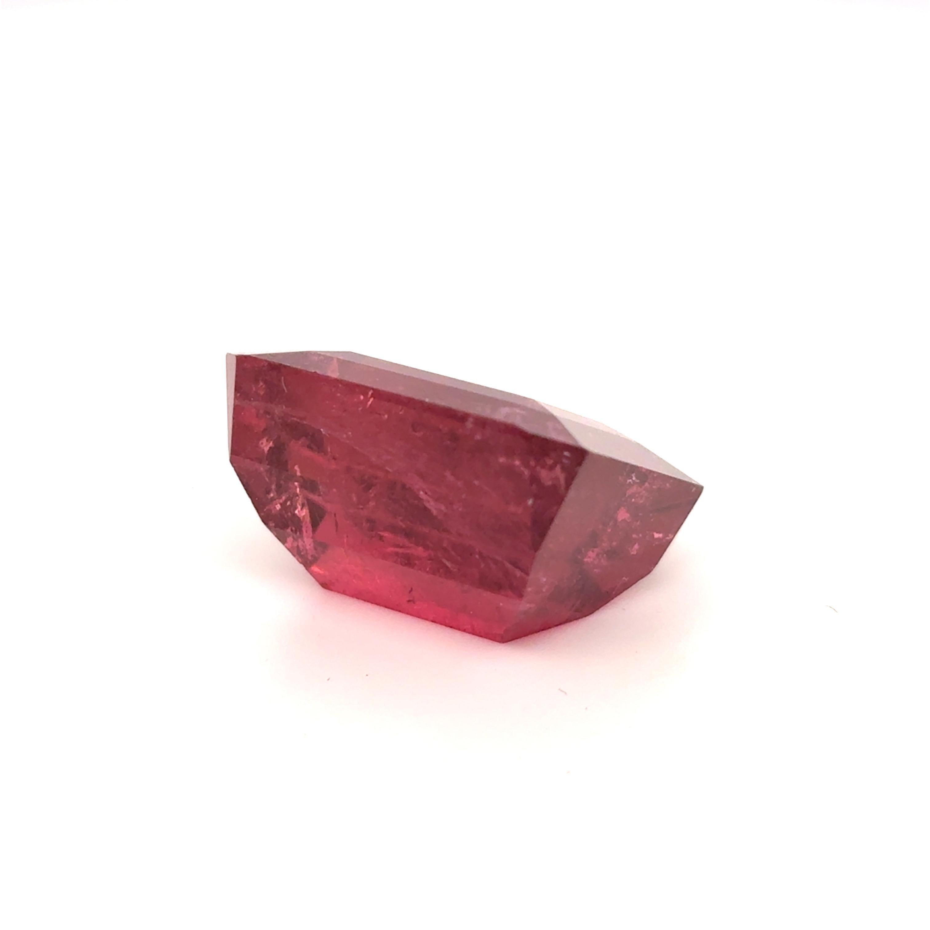 Pierre précieuse en rubellite taille octogonale 18,70 carats Unisexe en vente