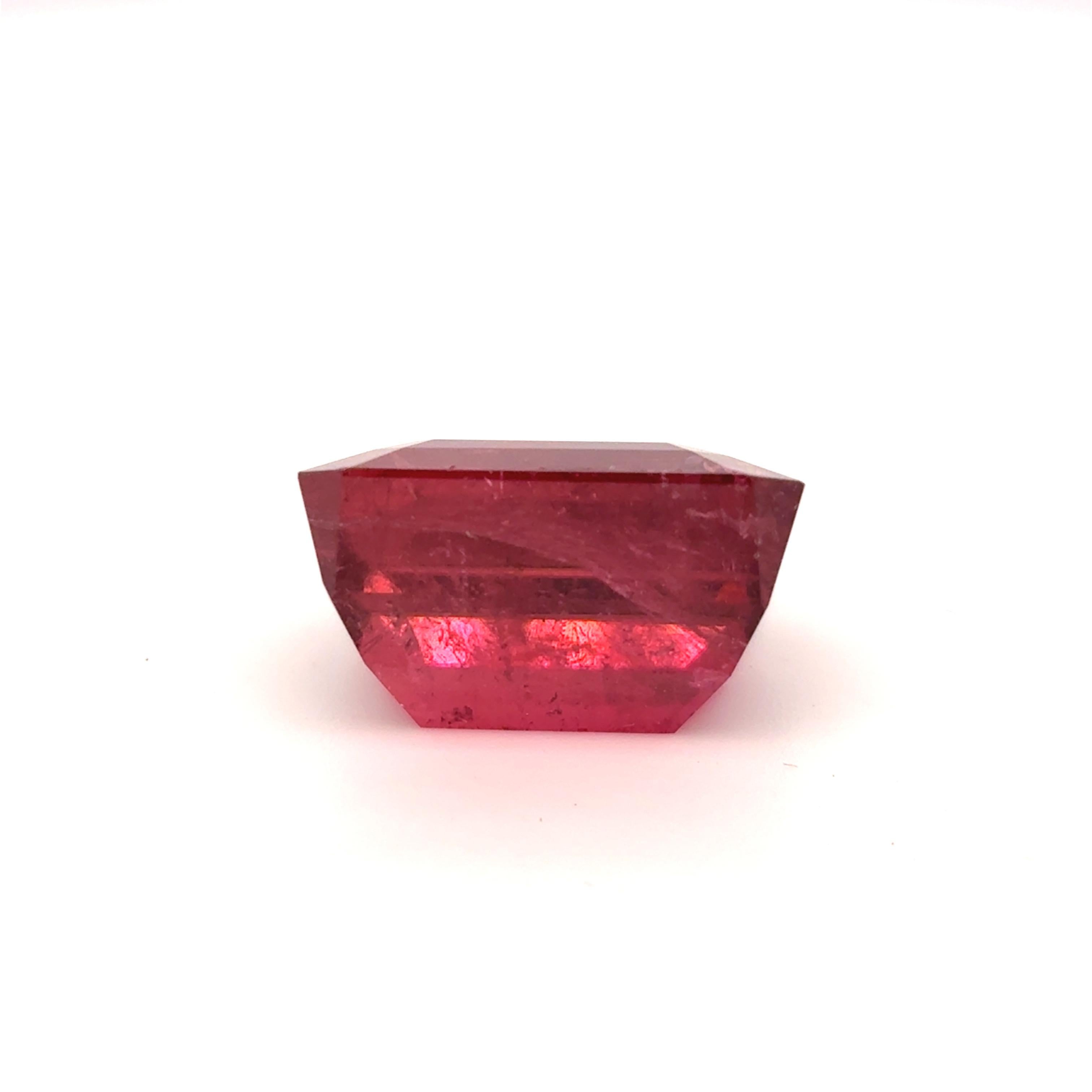 Pierre précieuse en rubellite taille octogonale 18,70 carats en vente 1