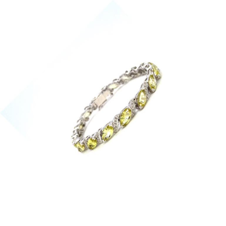 Art Nouveau 18.70 Carats Lemon Quartz and Diamond Engagement Bracelet 925 Sterling Silver For Sale