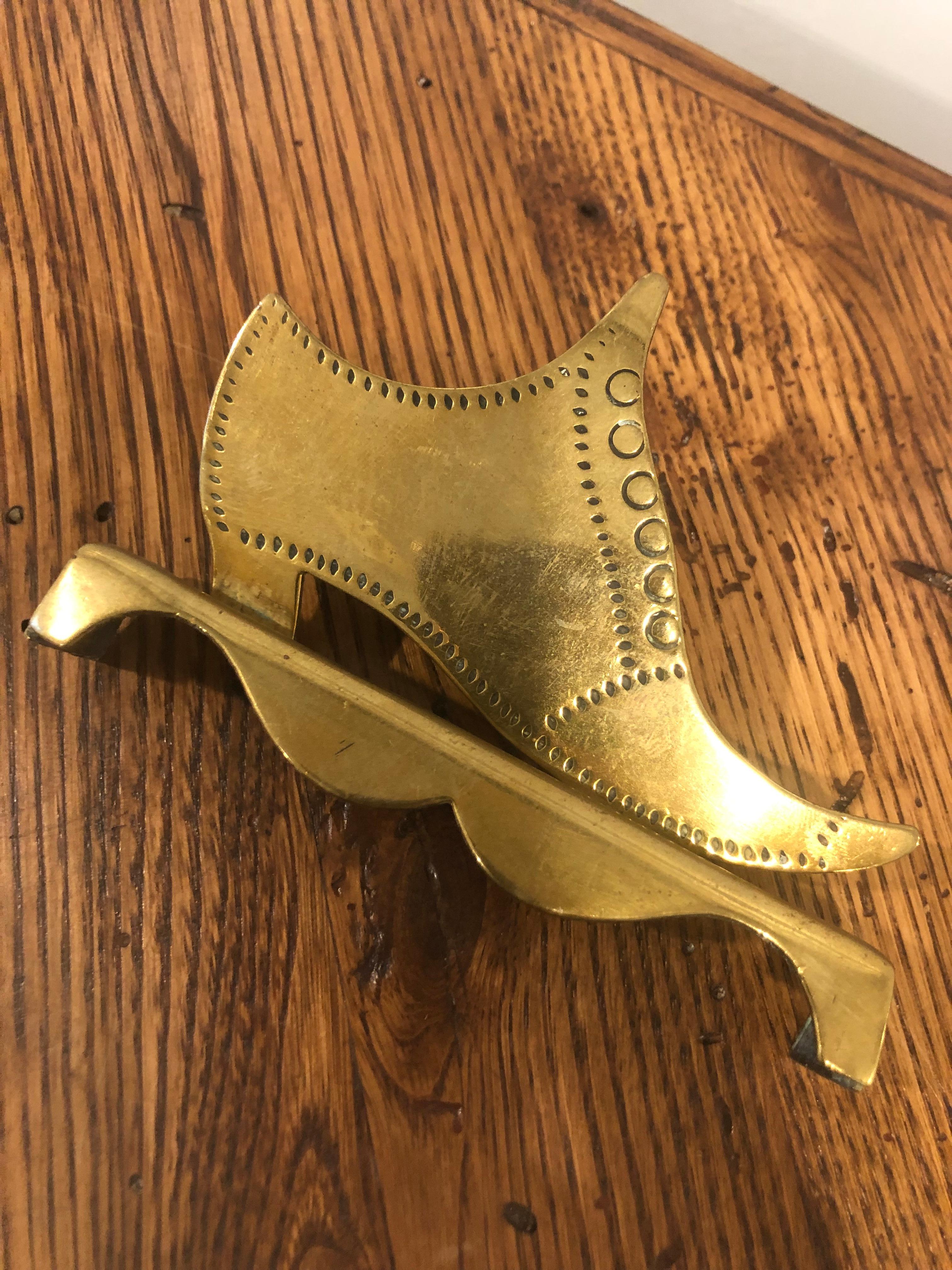 19th Century 1870 English Brass Single Shoe Spill Vase Rear Holder For Sale
