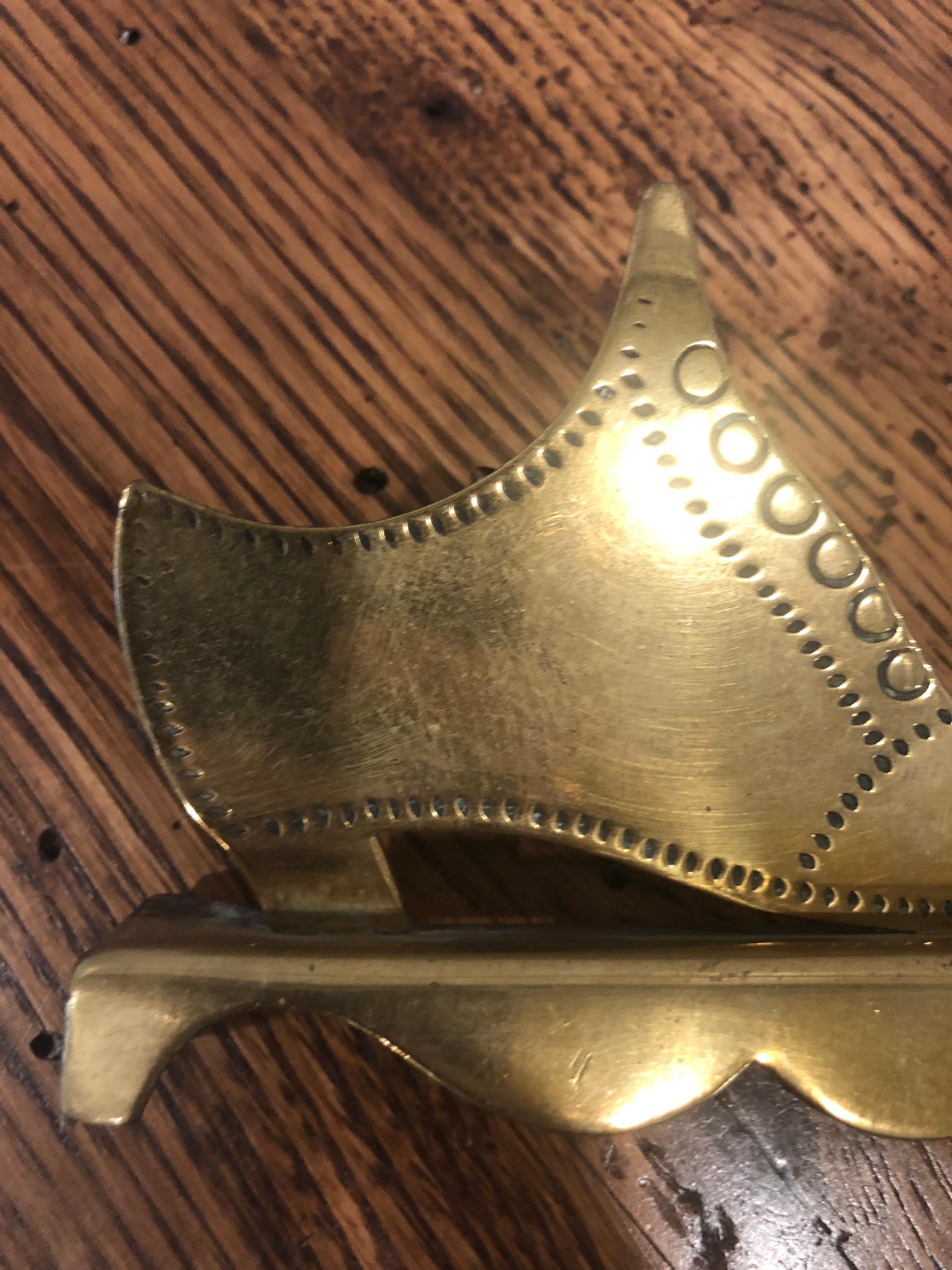 1870 English Brass Single Shoe Spill Vase Rear Holder For Sale 3