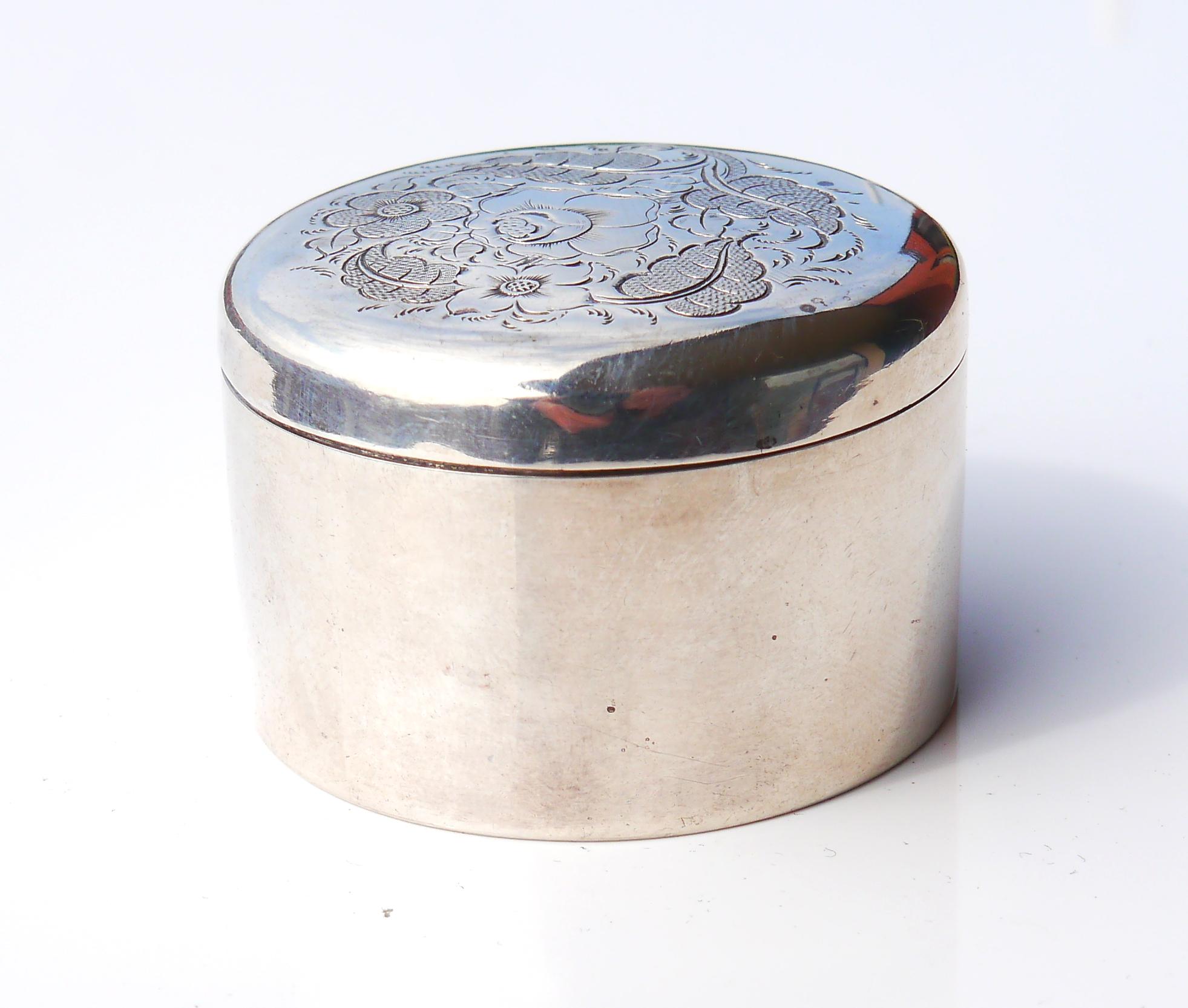 Arts and Crafts Tabatière 1870 Vanity Pill solide 830 Coin Silver / 42gr en vente