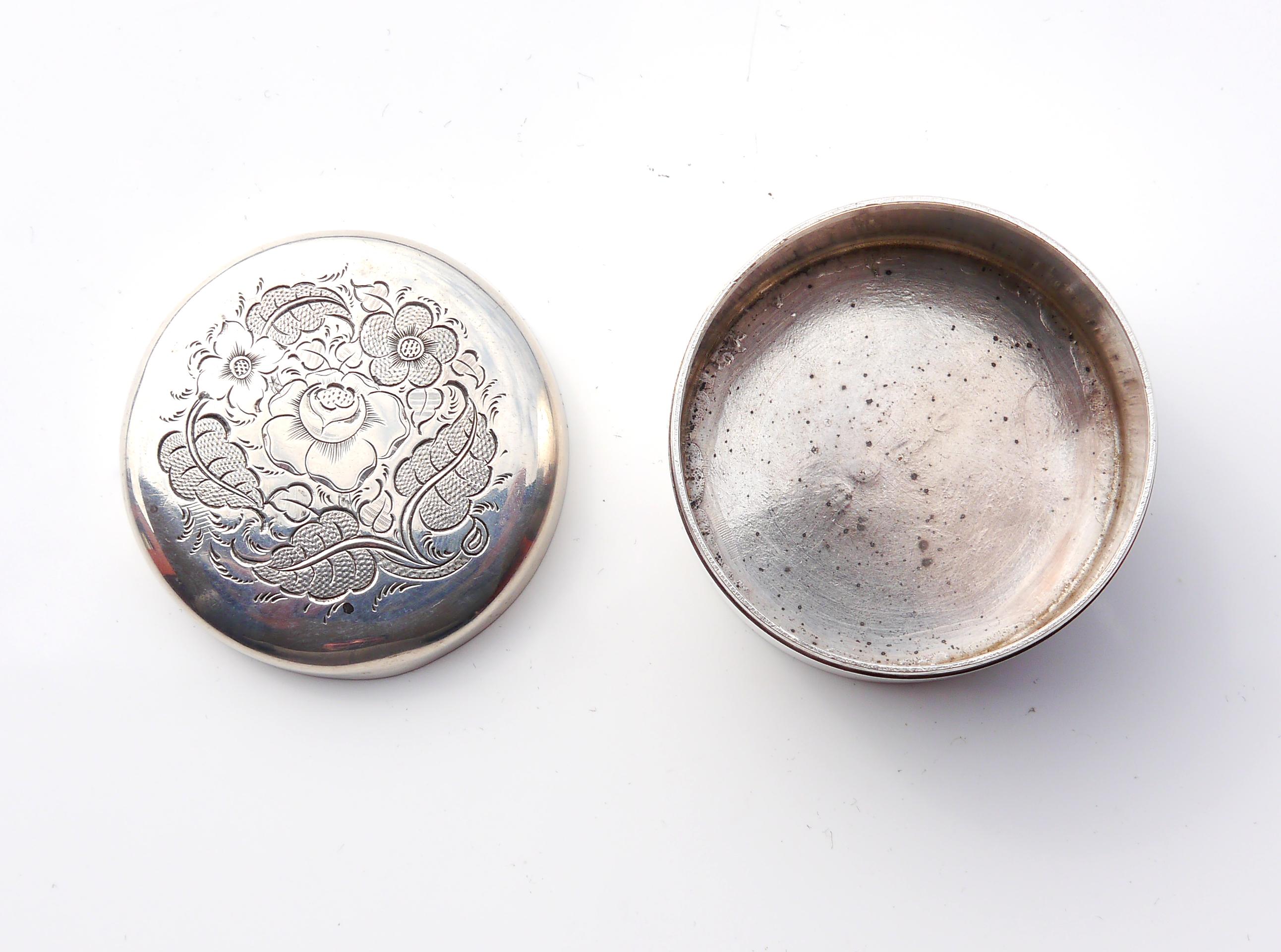 Tabatière 1870 Vanity Pill solide 830 Coin Silver / 42gr en vente 1