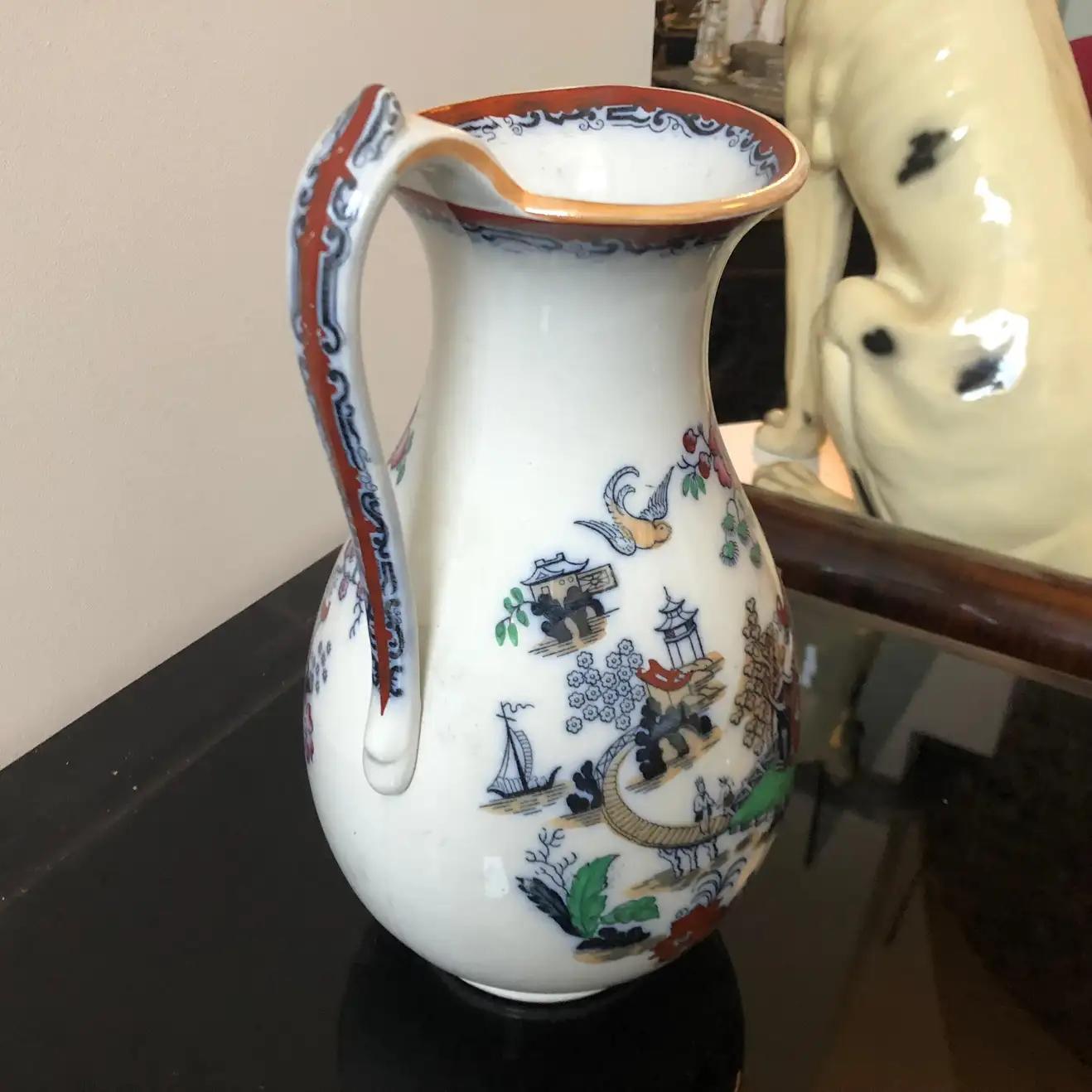 1870, Victorian British Orientalist Porcelain Jug In Good Condition For Sale In Catania, Sicilia
