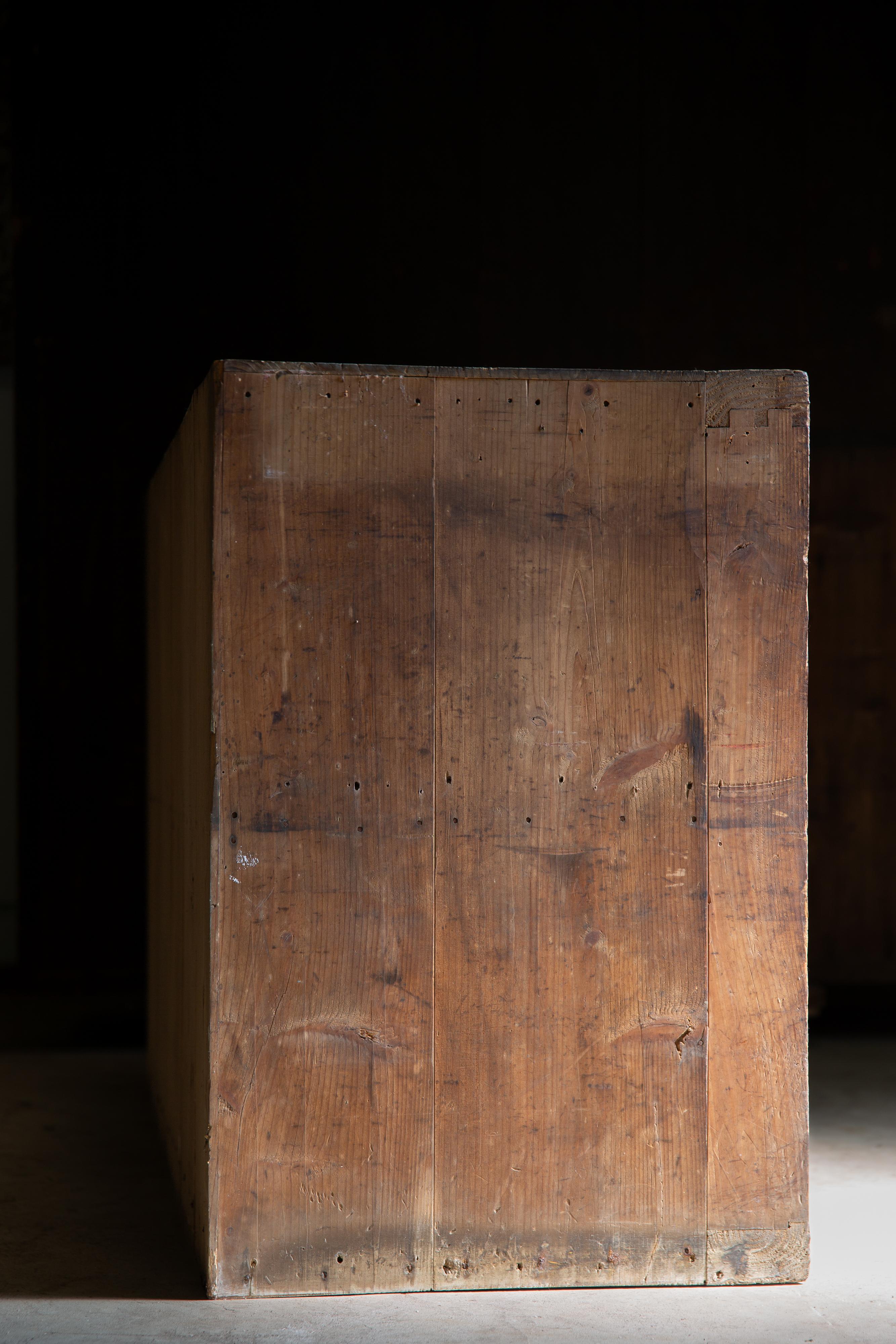 1870-1900 Giapponese antico Mizuya tansu cassapanca credenza wabi sabi primitivo in vendita 3