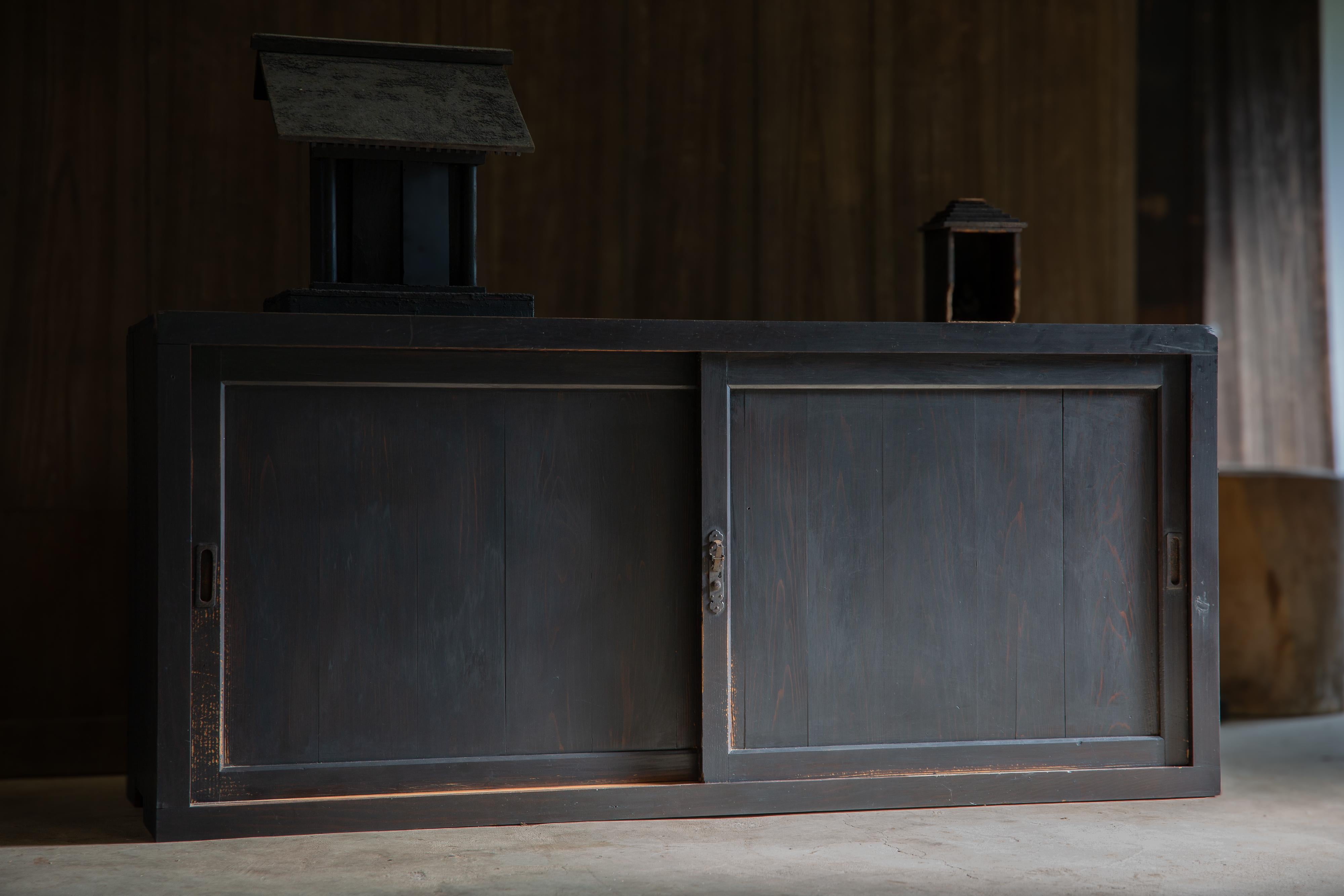 New finds from Tohoku area, Japan.

This single tier Mizuya tansu is made from premium quality, reddish Sugi Cedar, the product of circa 1870s to 1900s (Meiji to early Taisho period).
Having storage capacity with inner shelves.
The structural parts