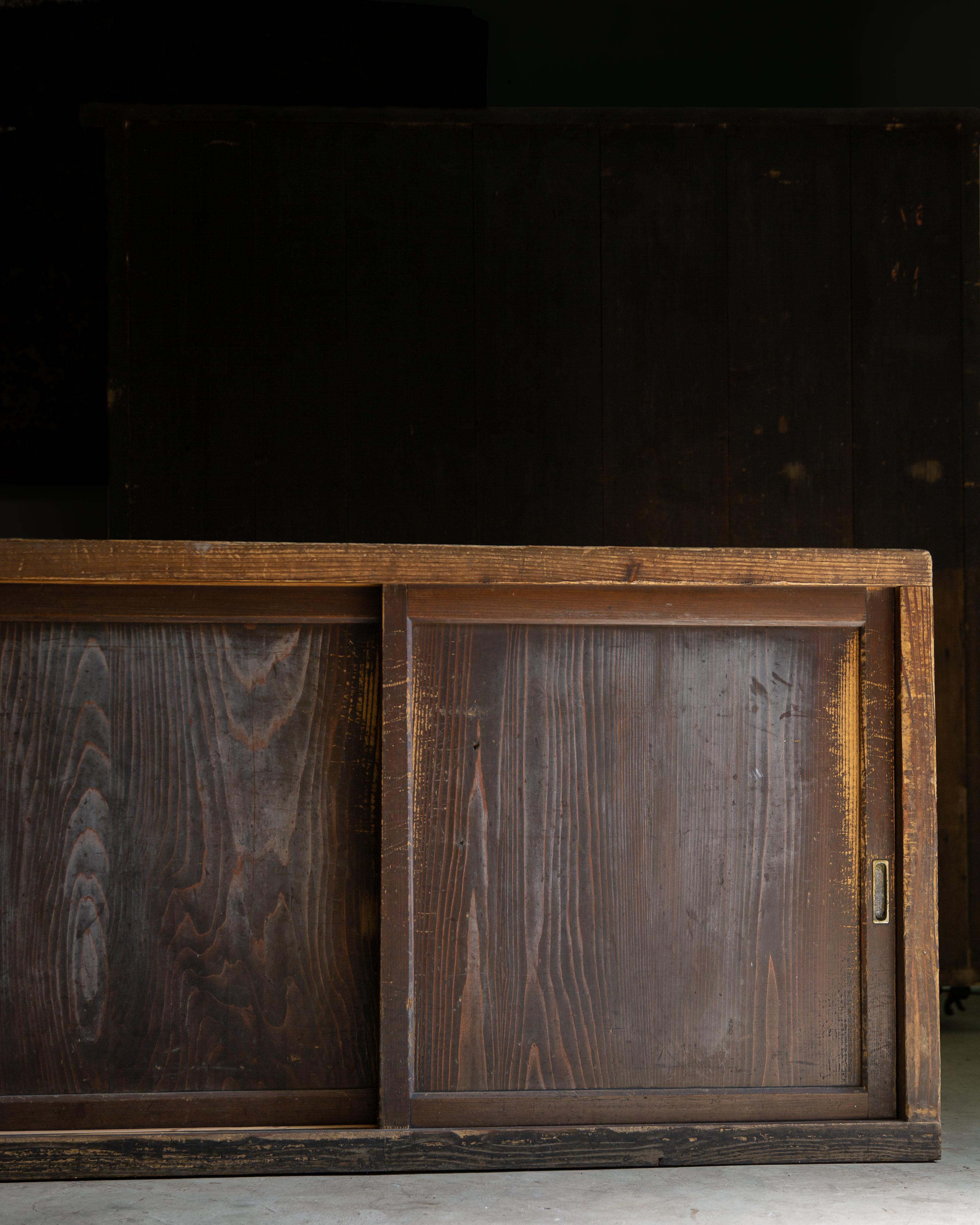 Meiji 1870-1900 Giapponese antico Mizuya tansu cassapanca credenza wabi sabi primitivo in vendita