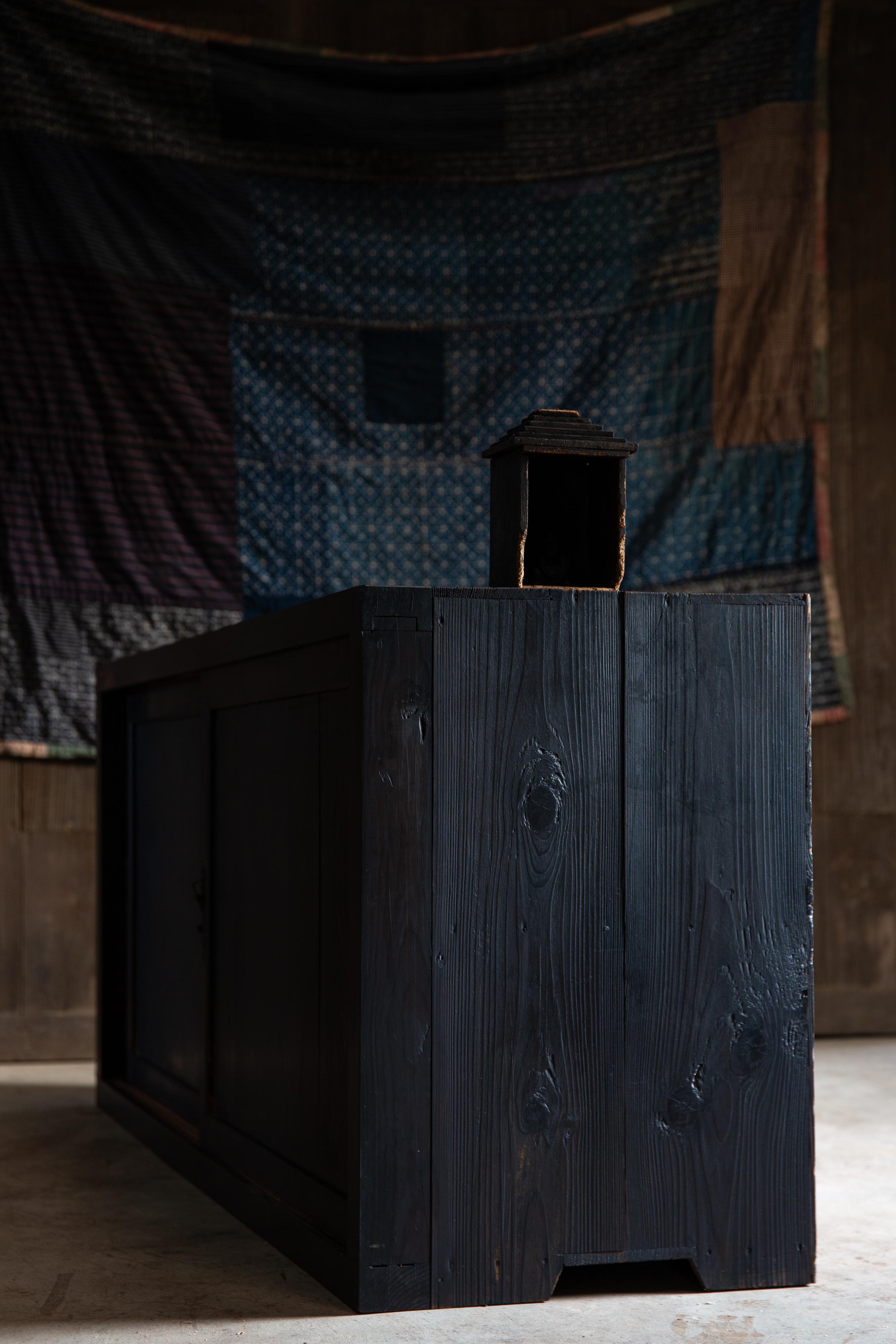 1870s-1900s Japanese antique Mizuya tansu chest sideboard wabi sabi primitive In Good Condition For Sale In 常陸大宮市, JP