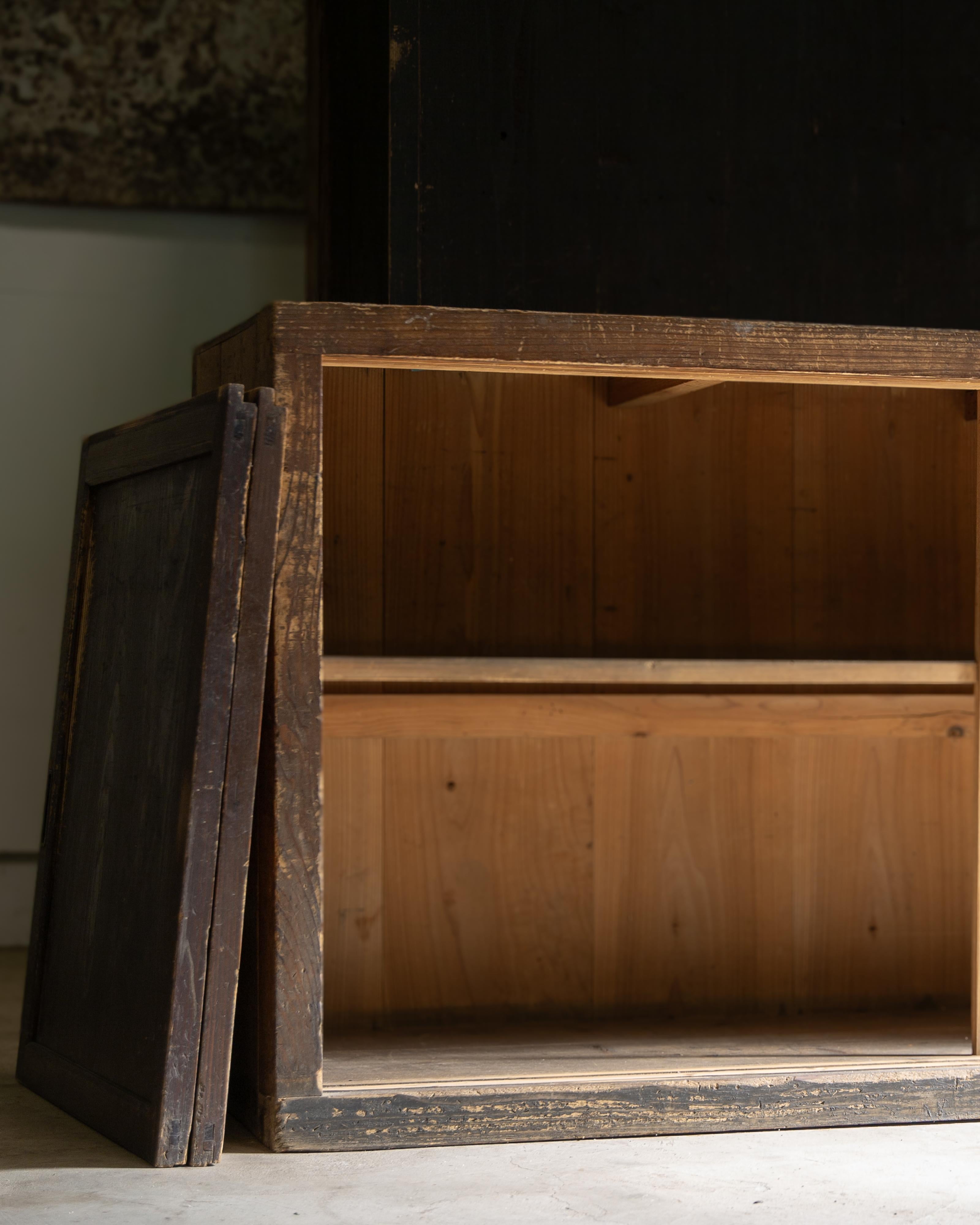 1870-1900 Giapponese antico Mizuya tansu cassapanca credenza wabi sabi primitivo in vendita 1