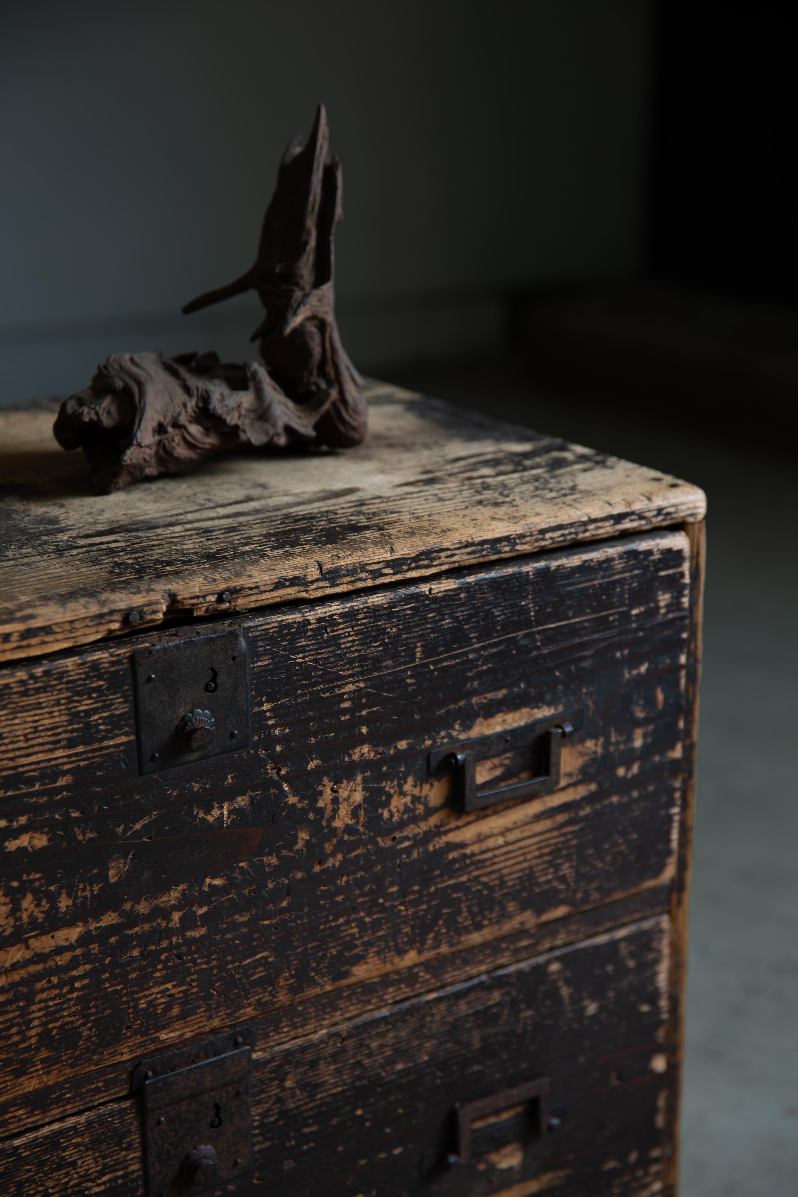 1870er-1900er wabi sabi japanische antike Tansu-Kommode aus der Mitte der Tansu-Periode im Angebot 3