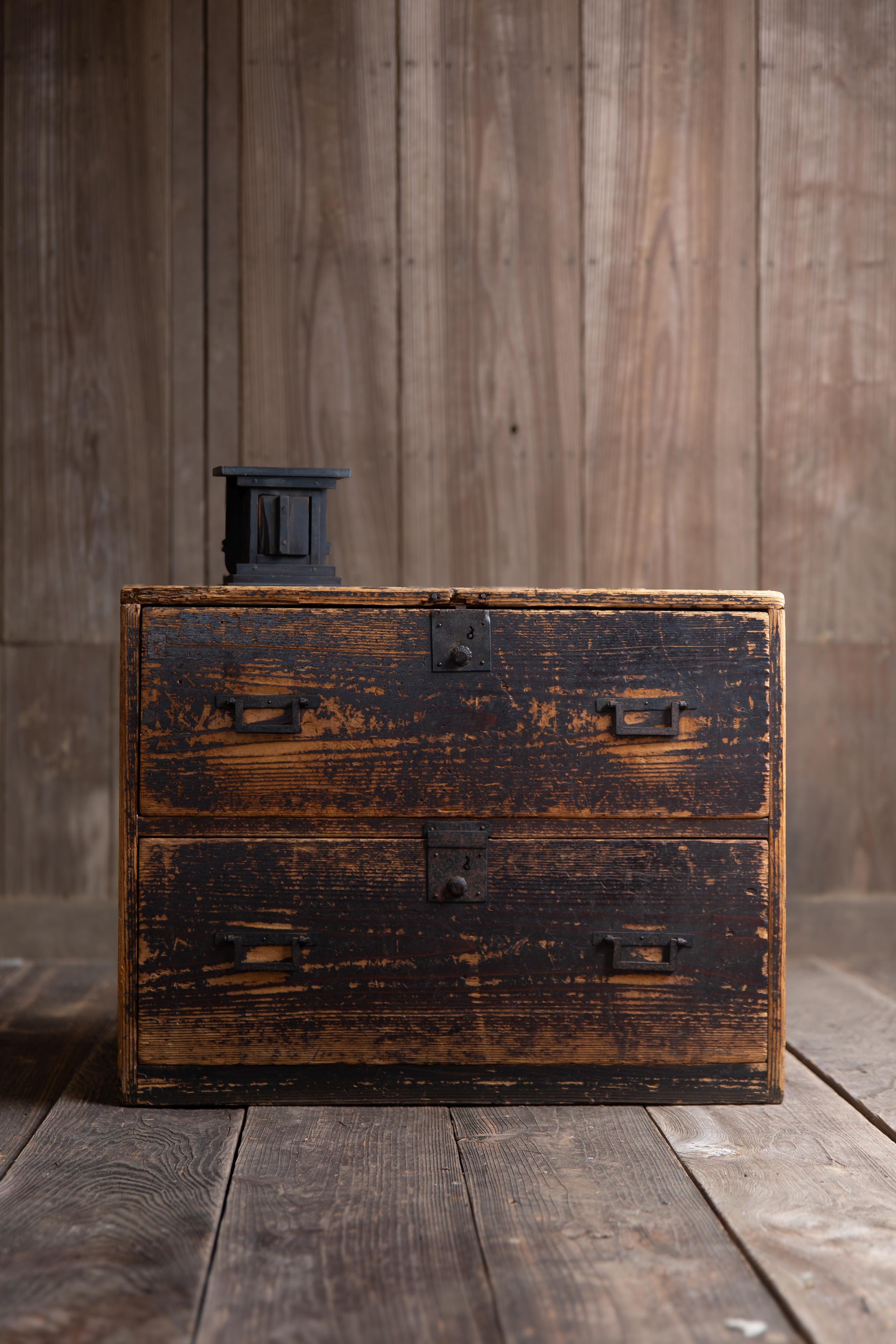 1870er-1900er wabi sabi japanische antike Tansu-Kommode aus der Mitte der Tansu-Periode (Edo) im Angebot