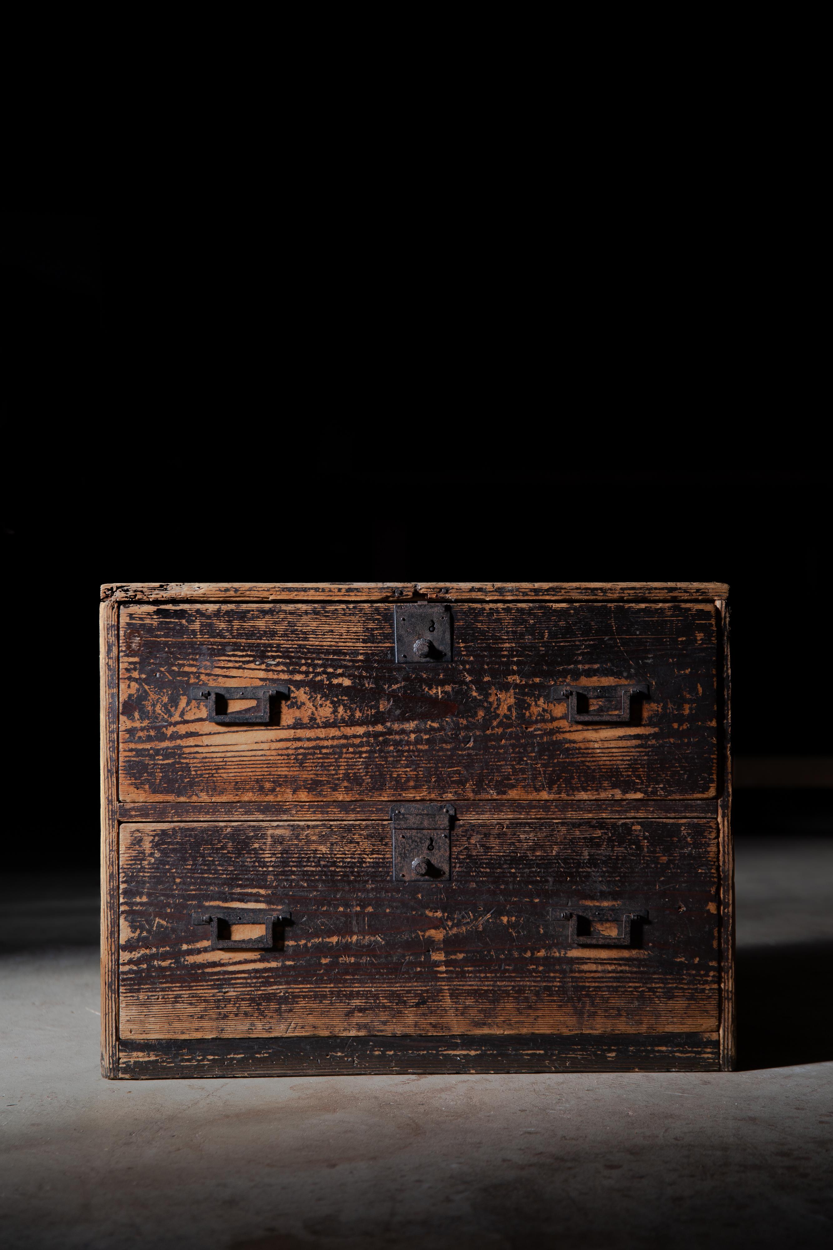 1870er-1900er wabi sabi japanische antike Tansu-Kommode aus der Mitte der Tansu-Periode im Angebot 1