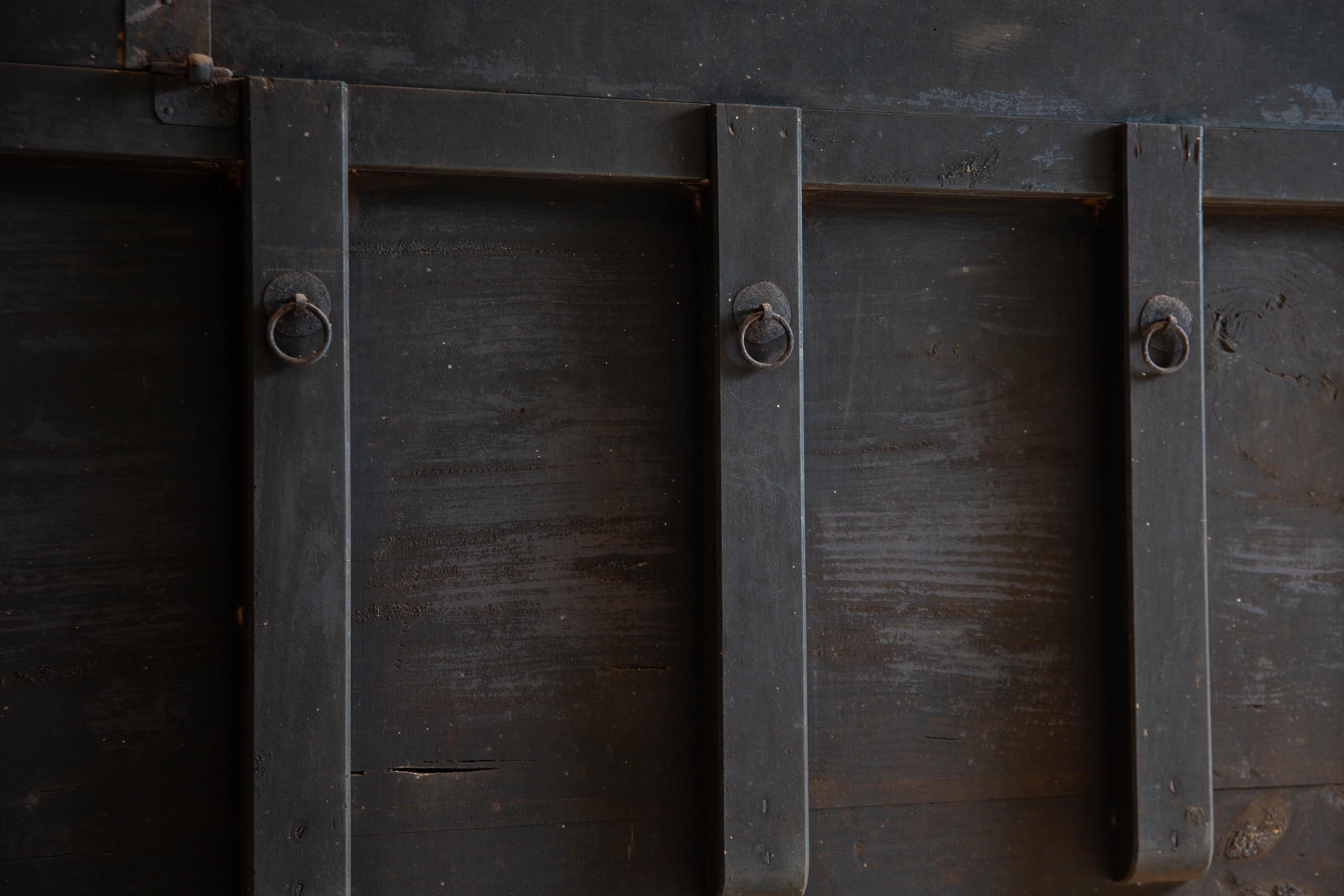 1850s-1870s Edo Japanese antique wheeled trunk Kuruma Nagamochi, Kuruma dansu For Sale 5