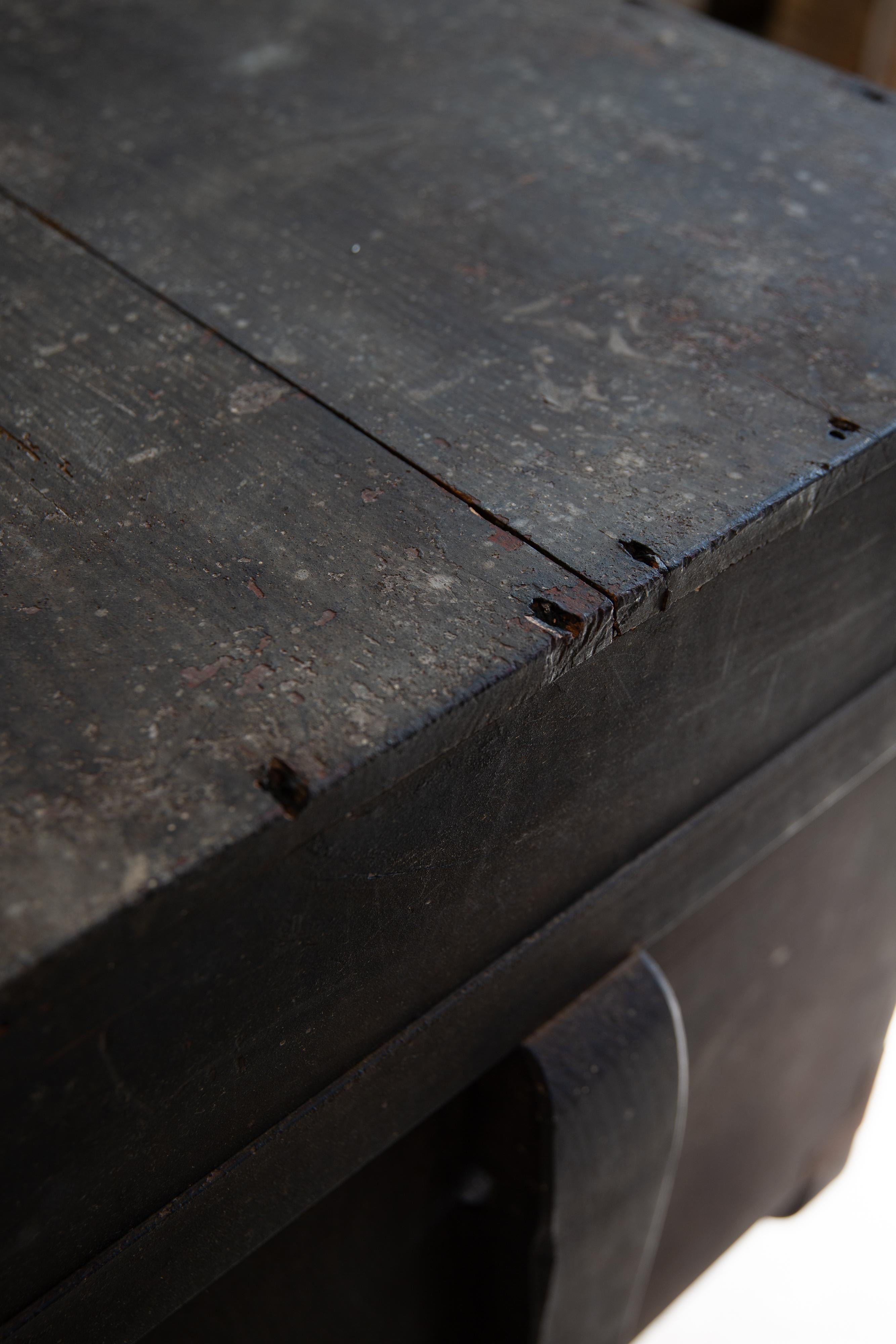 1850s-1870s Edo Japanese antique wheeled trunk Kuruma Nagamochi, Kuruma dansu For Sale 7