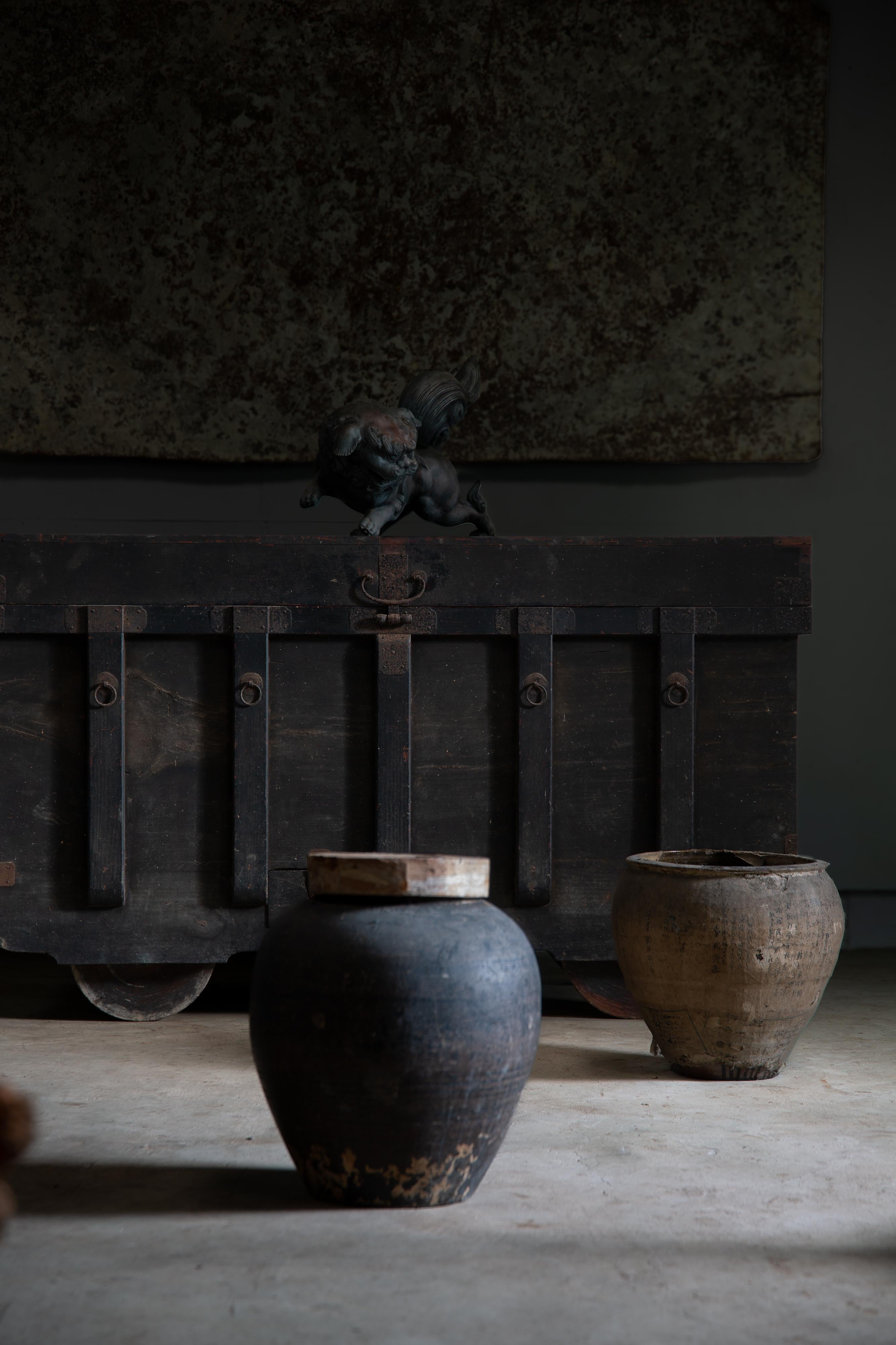 Wood 1850s-1870s Edo Japanese antique wheeled trunk Kuruma Nagamochi, Kuruma dansu For Sale
