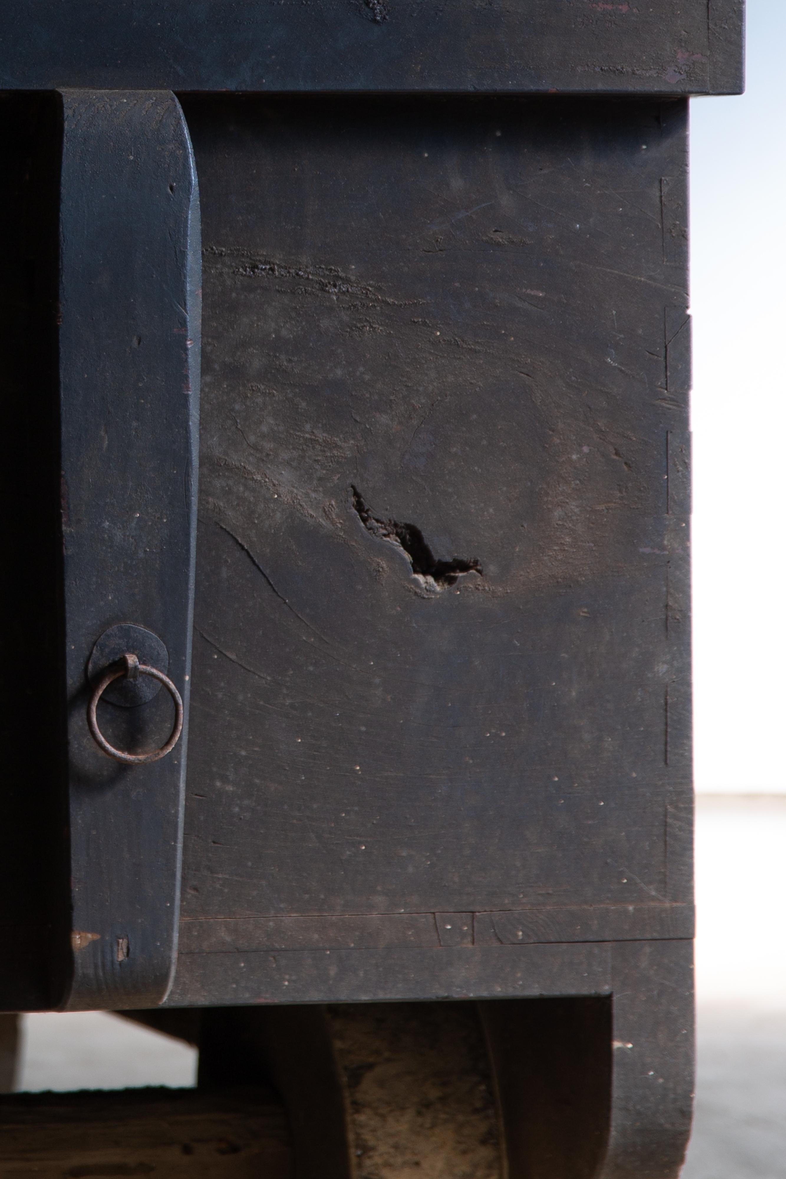 1850s-1870s Edo Japanese antique wheeled trunk Kuruma Nagamochi, Kuruma dansu For Sale 2