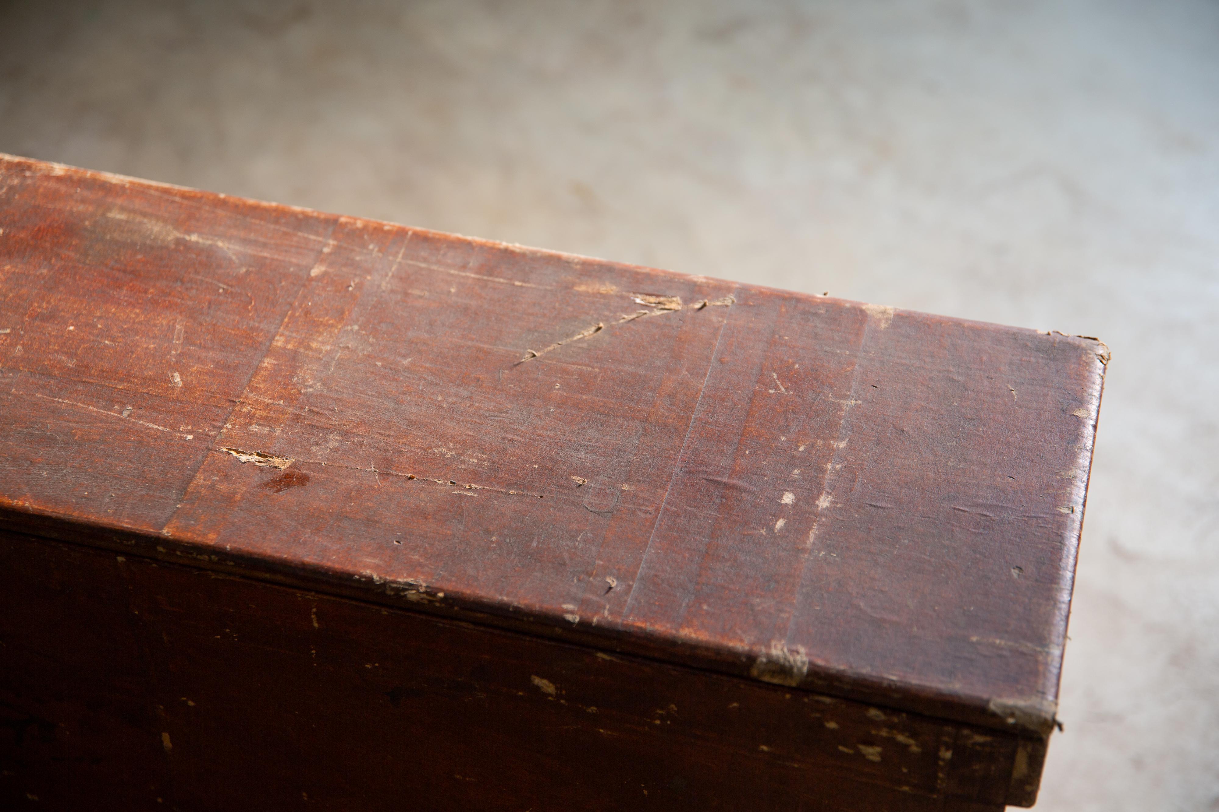 1870-1920 Giapponese Scatola antica in legno rivestita di carta wabi sabi primitivo Meiji in vendita 9