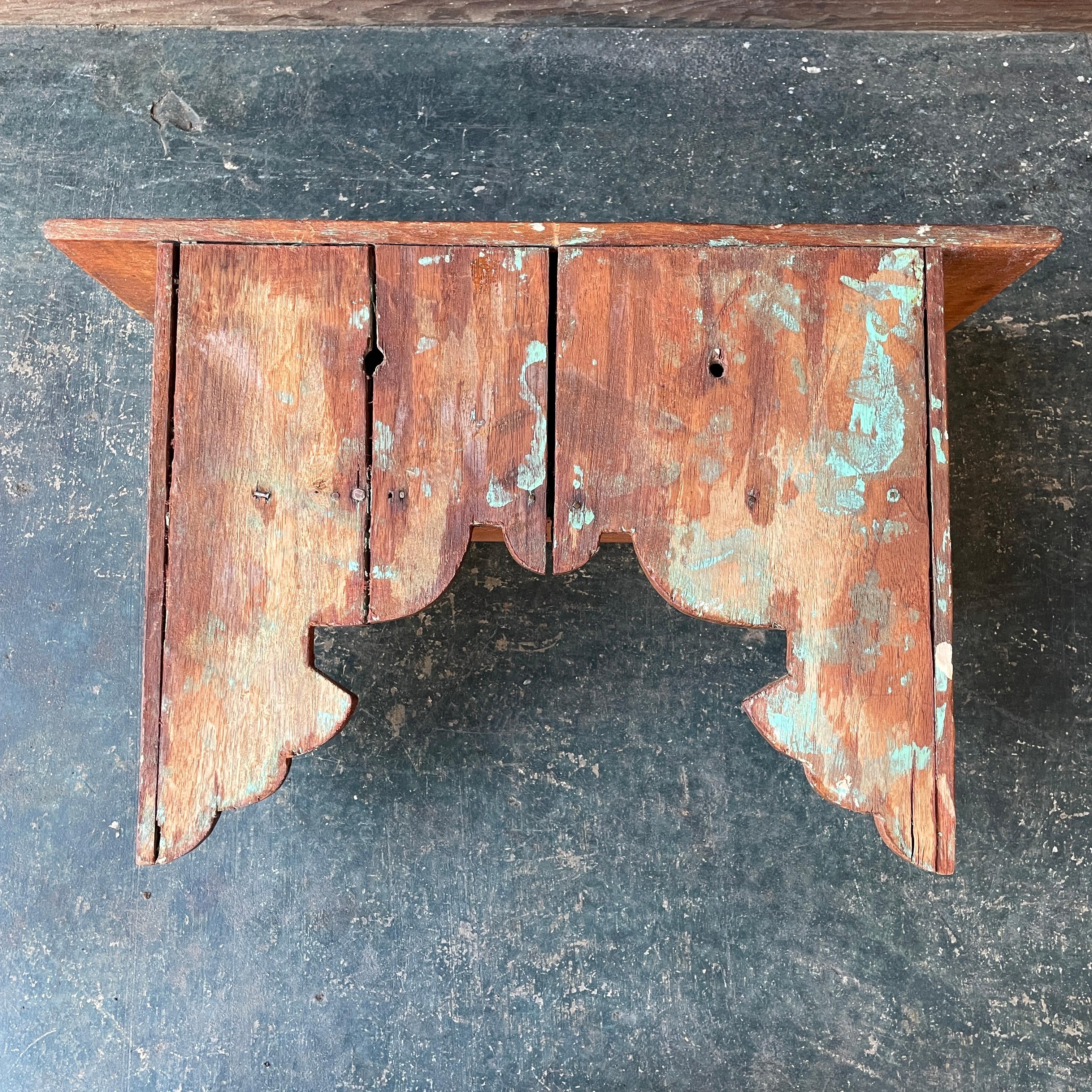 1870s American Pennsylvania Hand-Carved Wall Shelf Shadow Box, Amish Farmhouse For Sale 4