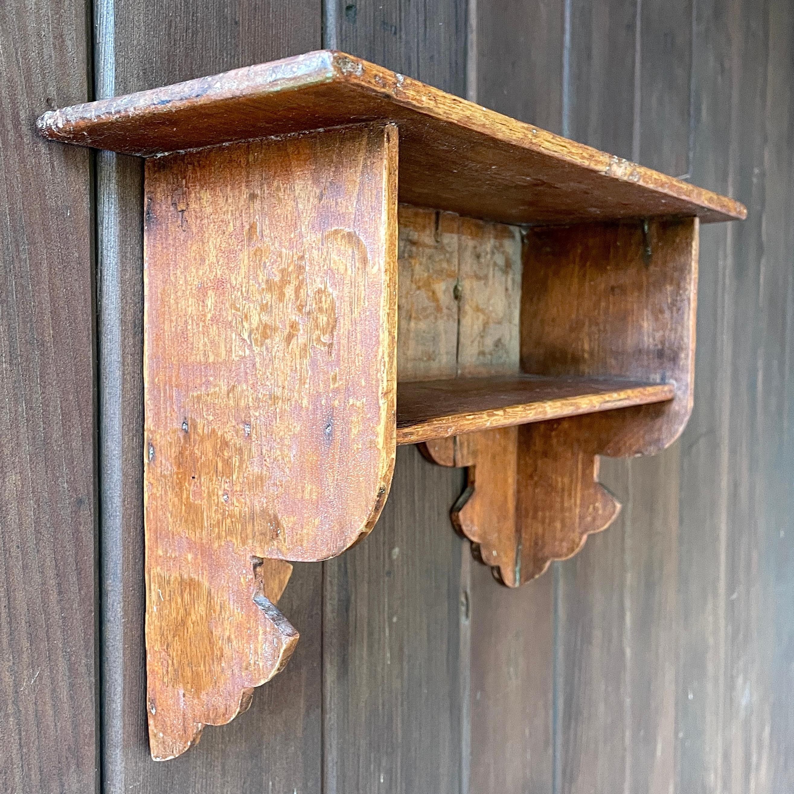 1870s American Pennsylvania Hand-Carved Wall Shelf Shadow Box, Amish Farmhouse In Distressed Condition For Sale In Hyattsville, MD