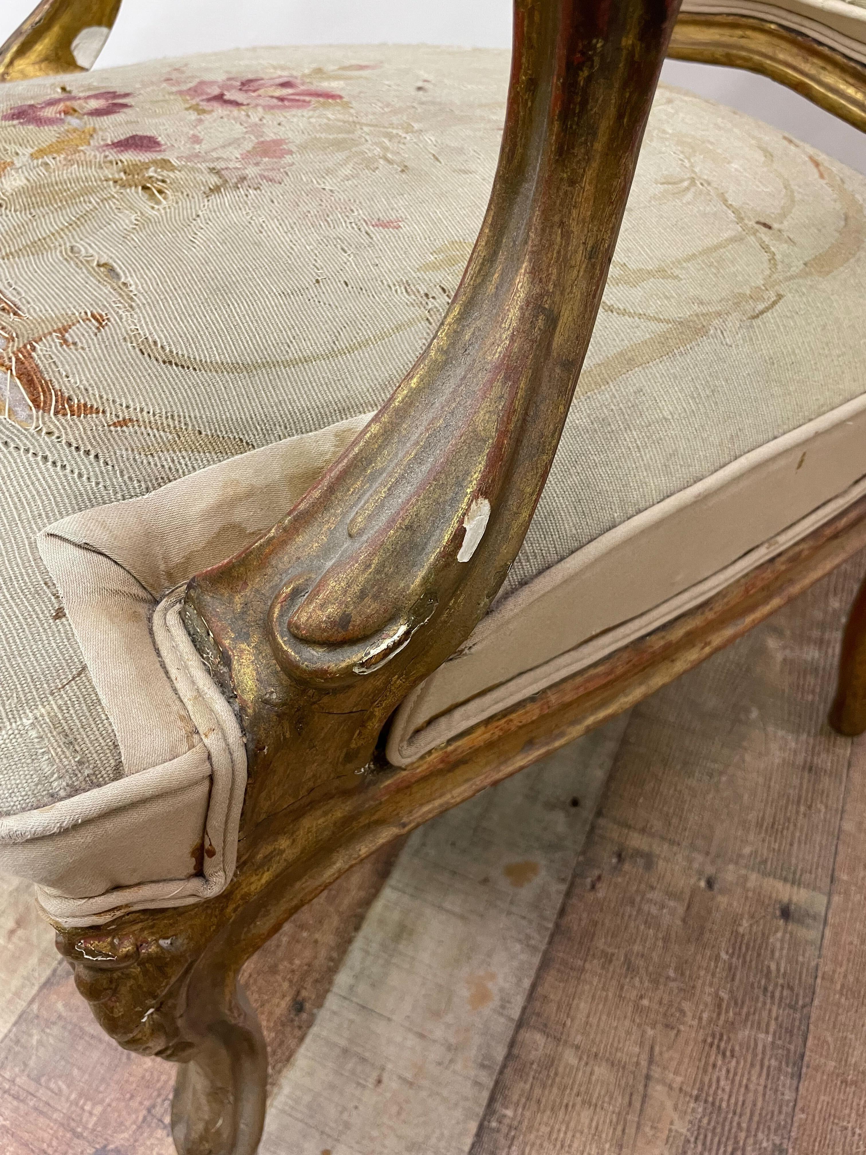 Ensemble de salon, banquette et fauteuils en bois doré français ancien d'Aubusson des années 1870 en vente 1