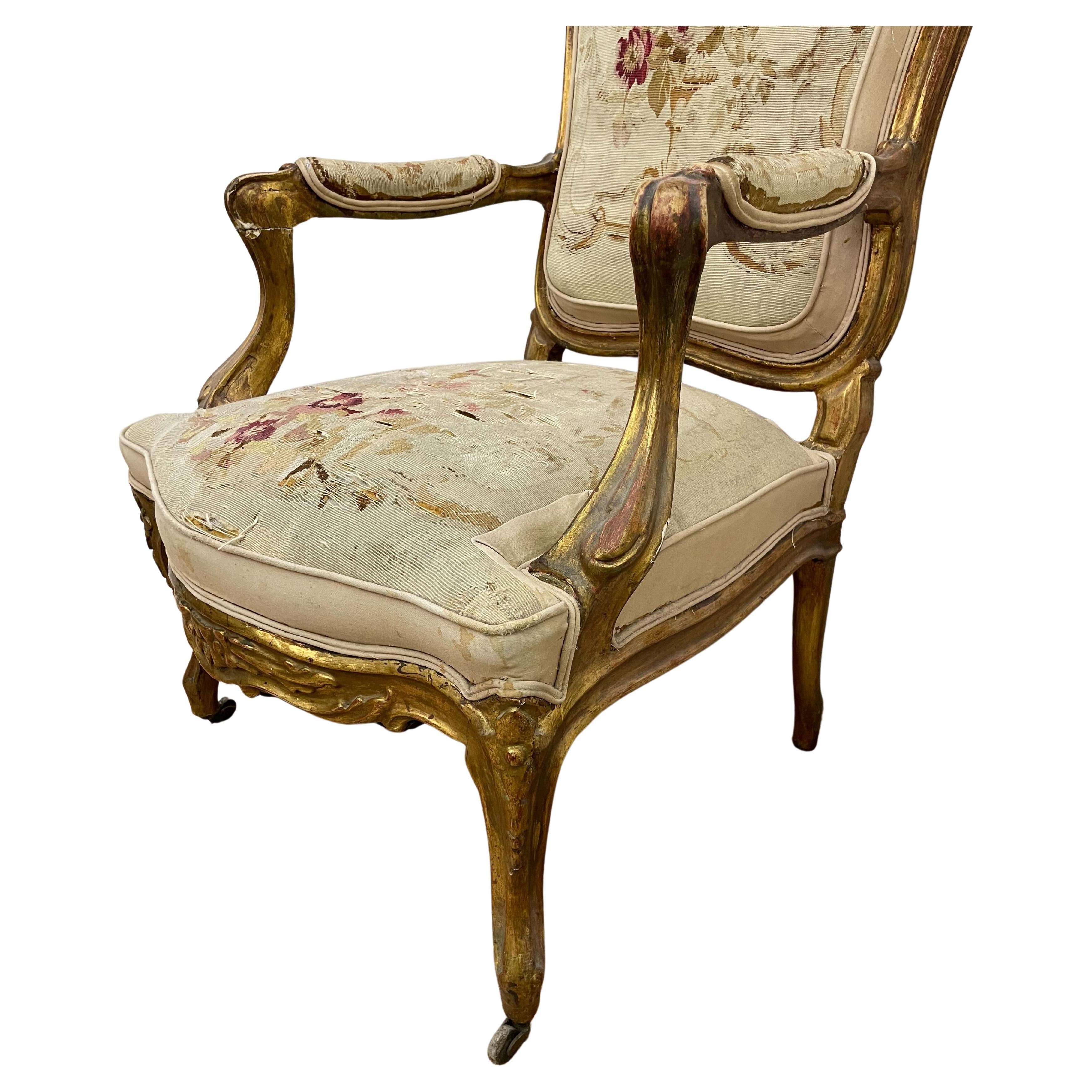 Sculpté Ensemble de salon, banquette et fauteuils en bois doré français ancien d'Aubusson des années 1870 en vente