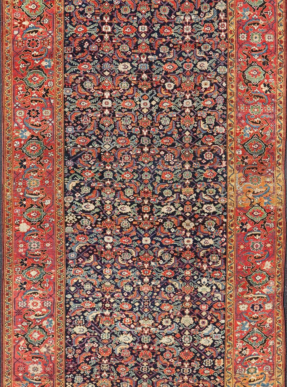 années 1870's Antique N.W. Grande galerie persane  Tapis à fond bleu, bordure rouge en vente 4