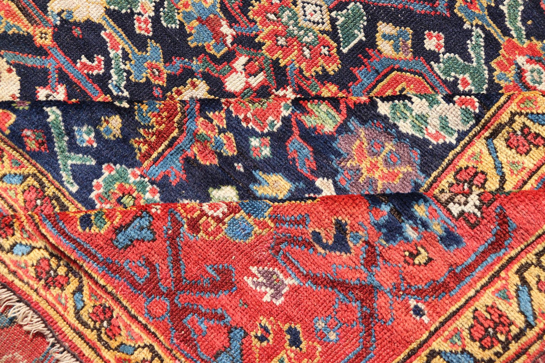 années 1870's Antique N.W. Grande galerie persane  Tapis à fond bleu, bordure rouge en vente 7