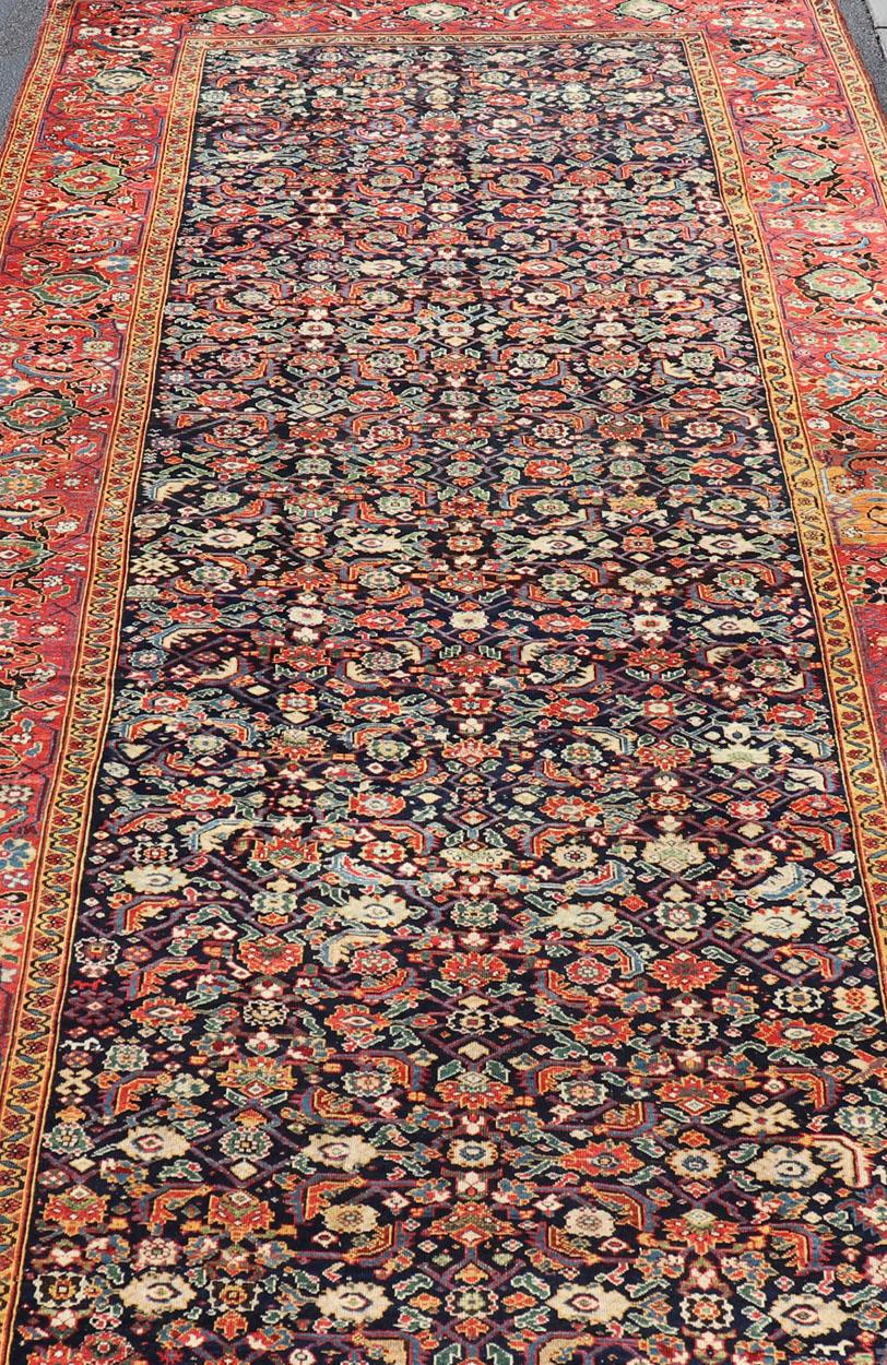 années 1870's Antique N.W. Grande galerie persane  Tapis à fond bleu, bordure rouge en vente 8