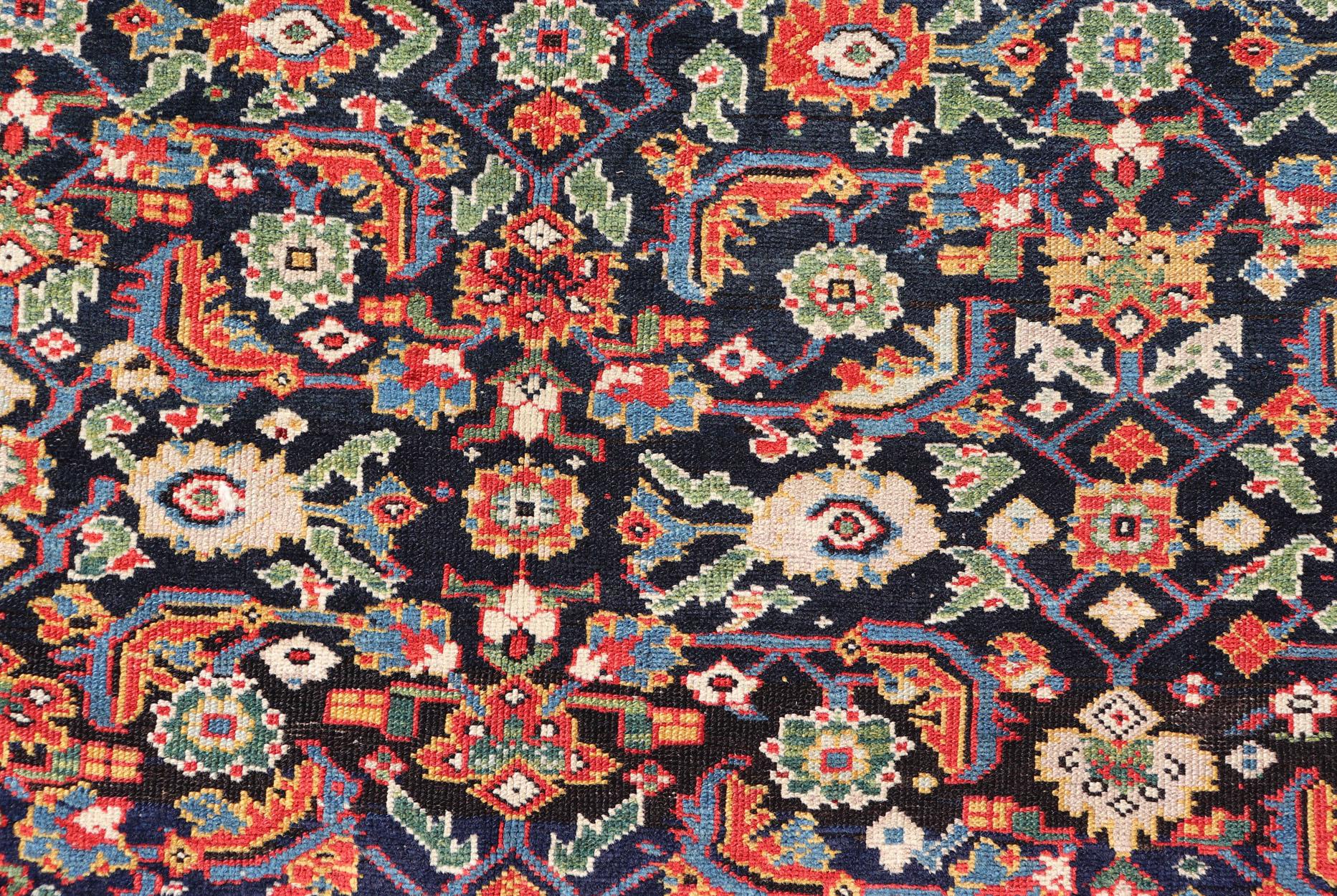 Sultanabad années 1870's Antique N.W. Grande galerie persane  Tapis à fond bleu, bordure rouge en vente