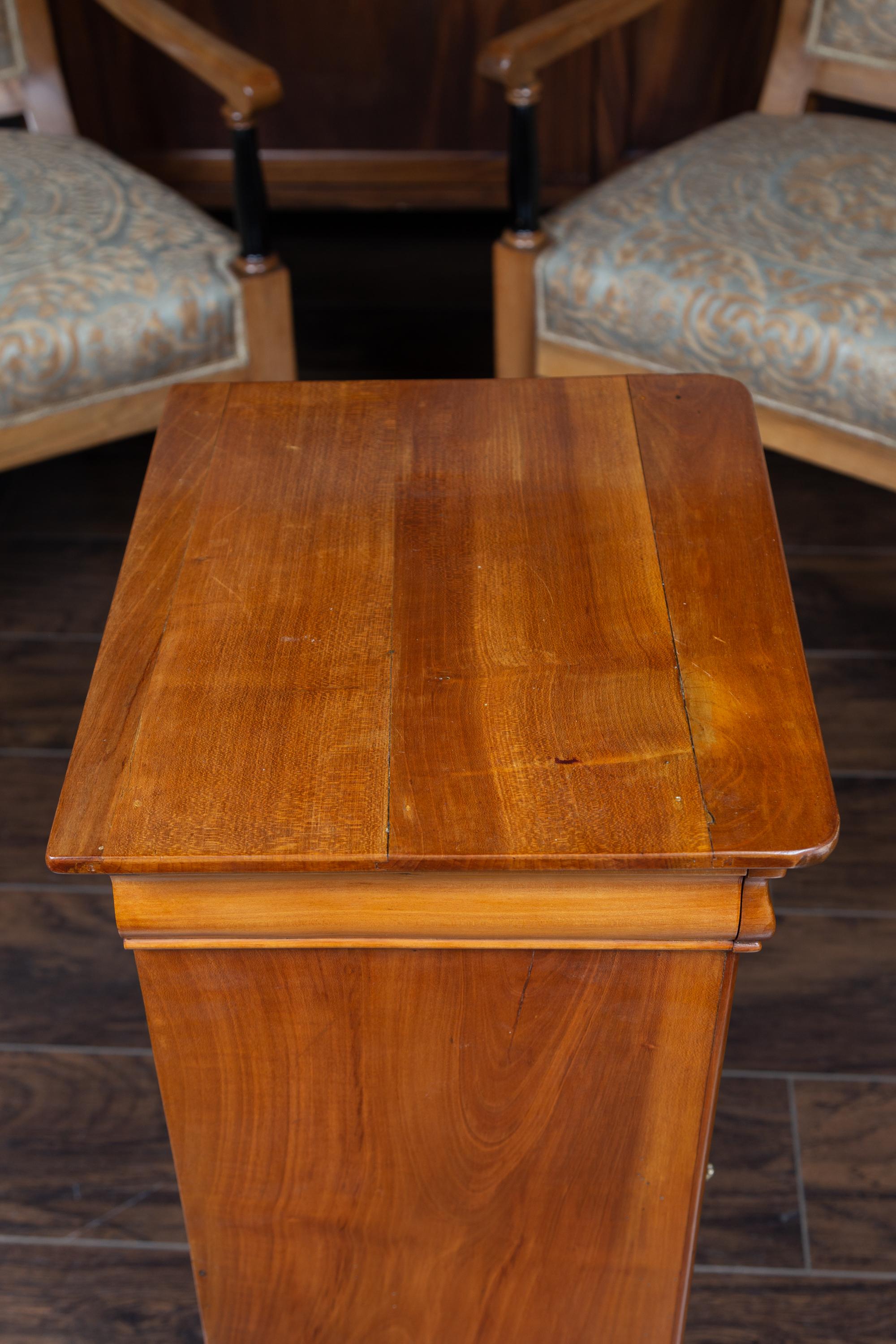 1870s Austrian Biedermeier Style Walnut Bedside Cabinet with Drawer and Door 7