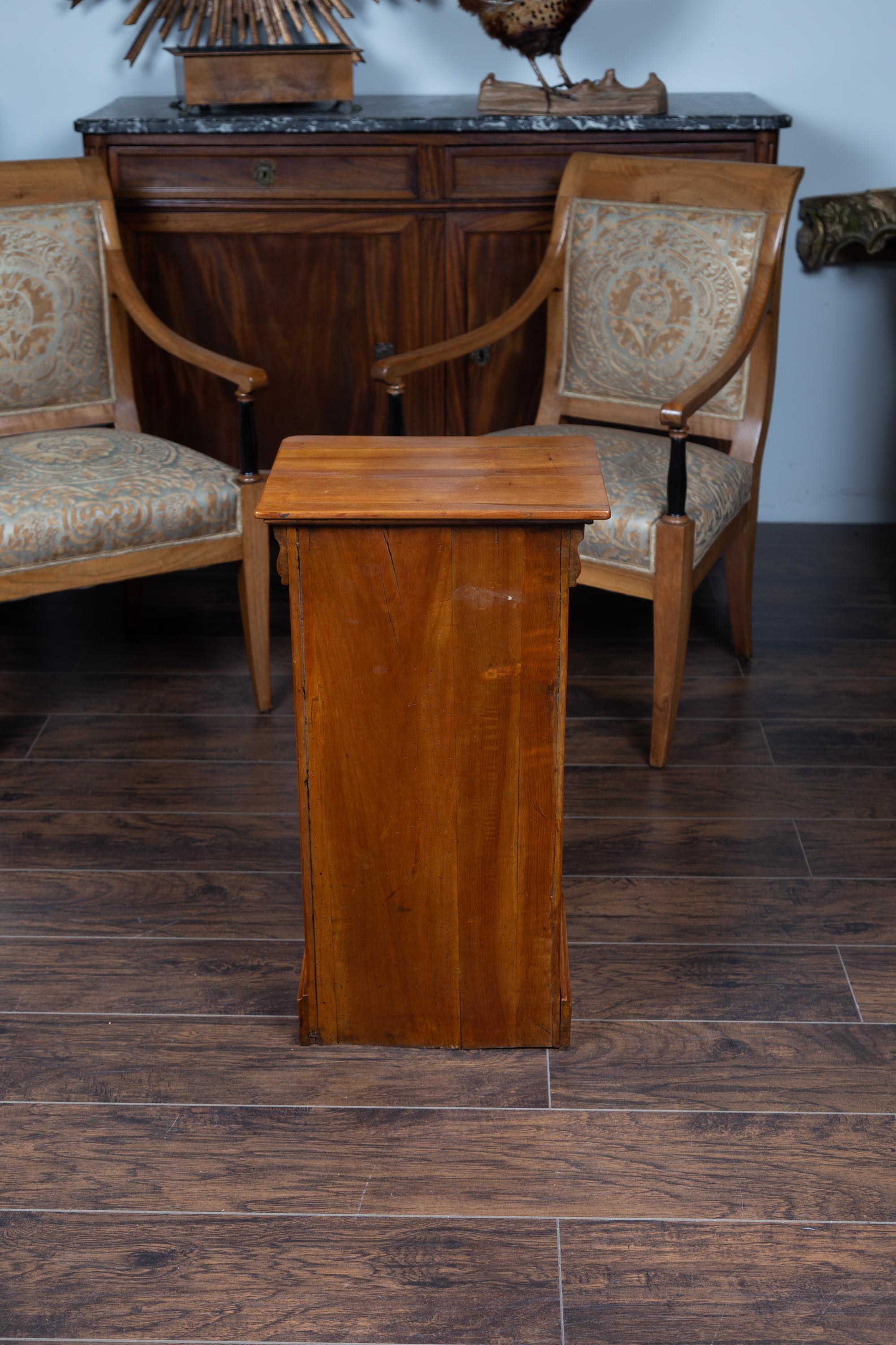 1870s Austrian Biedermeier Style Walnut Bedside Cabinet with Drawer and Door 8