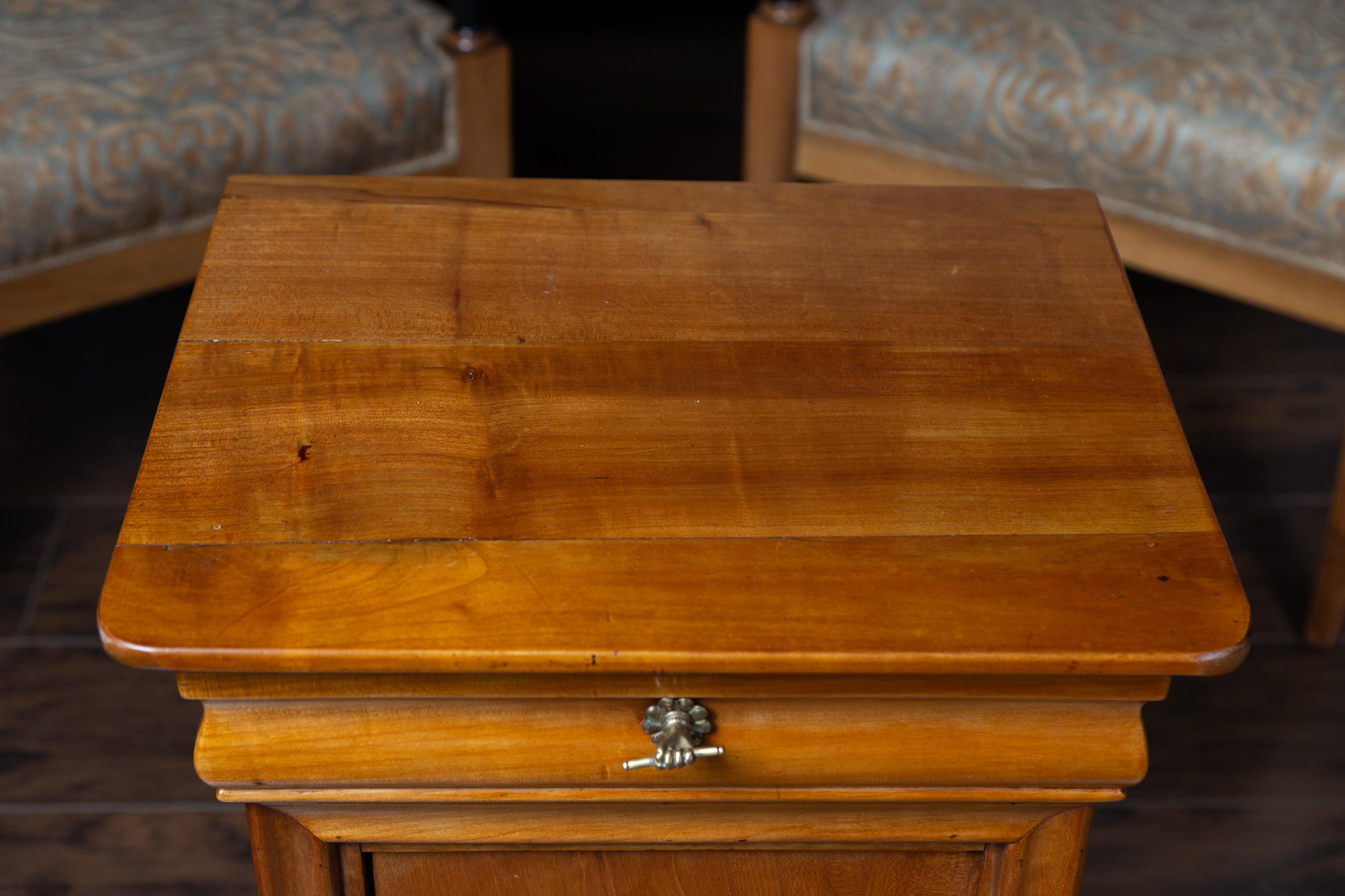 1870s Austrian Biedermeier Style Walnut Bedside Cabinet with Drawer and Door 1