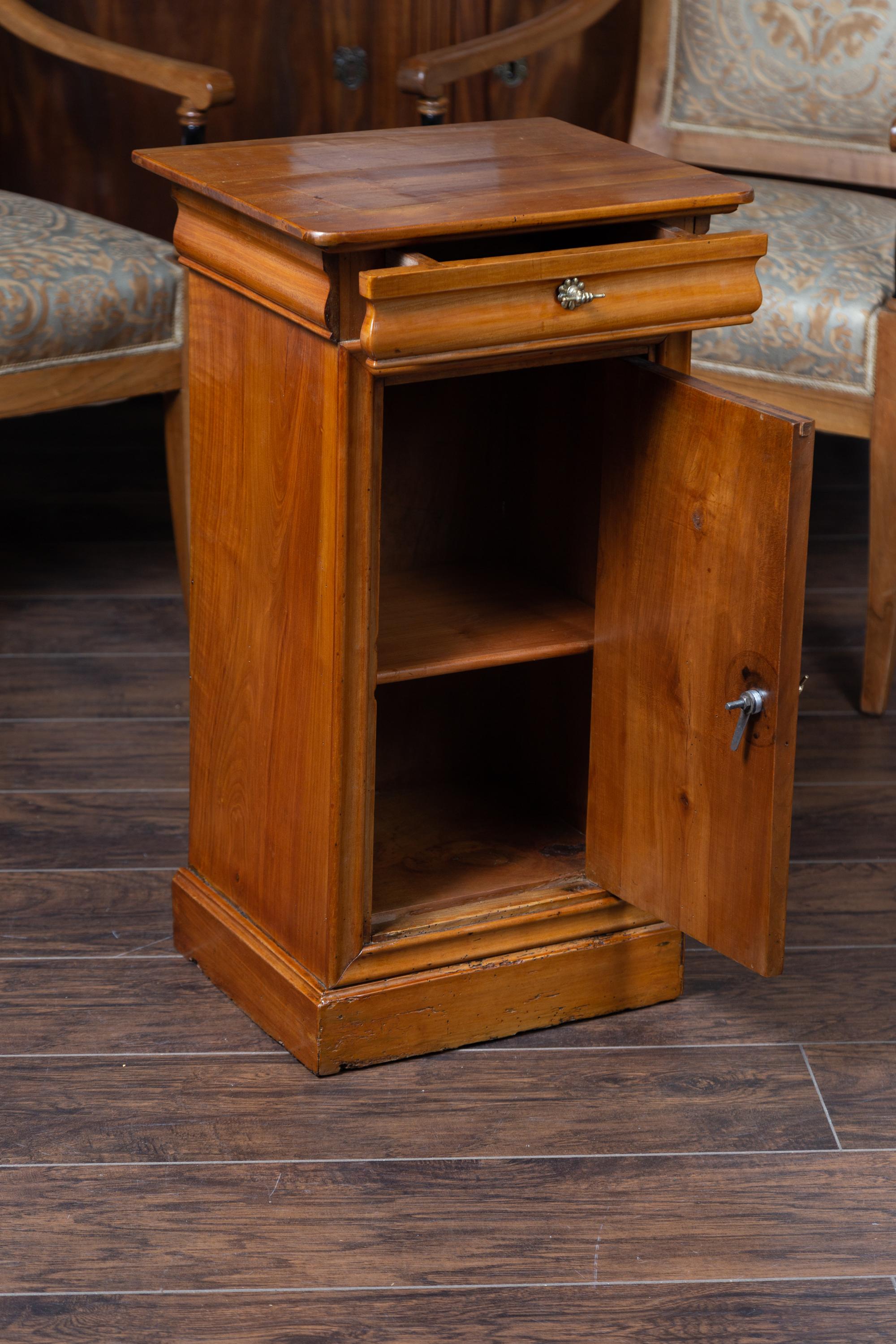 1870s Austrian Biedermeier Style Walnut Bedside Cabinet with Drawer and Door 3