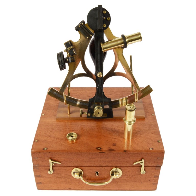 Instrument de navigation maritime ancien sextant en laiton signé