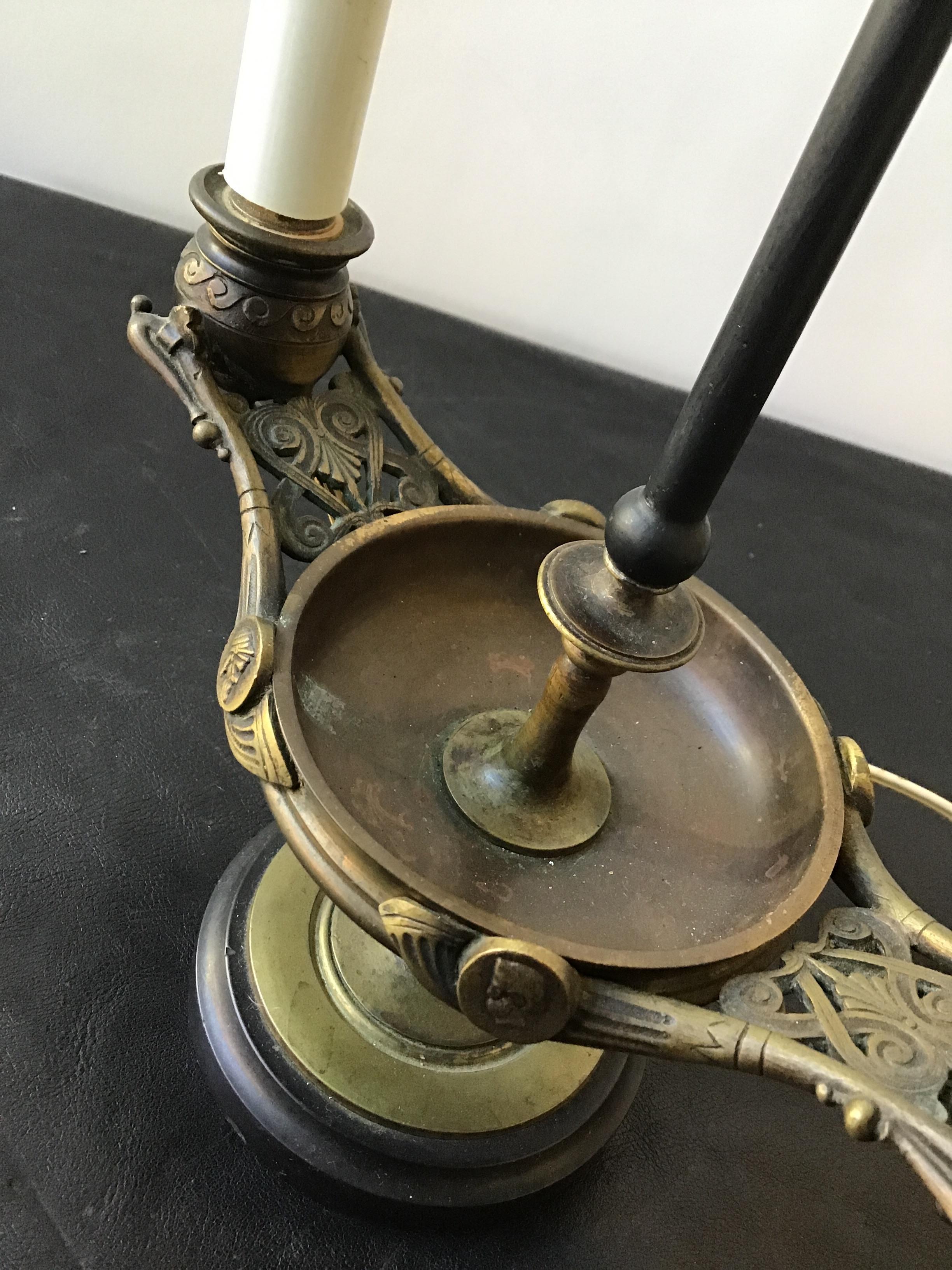 Lampe à huile en bronze des années 1870 en vente 2