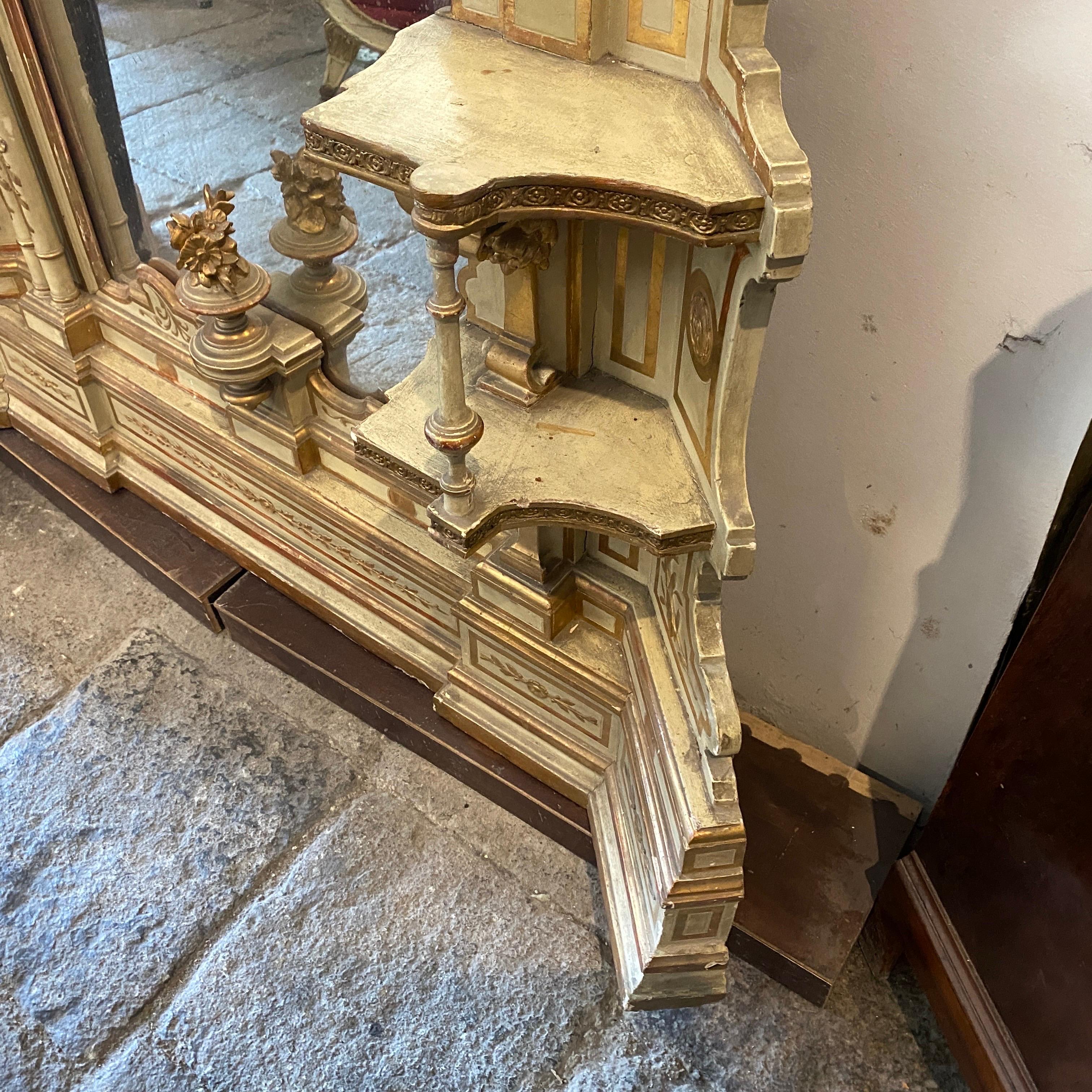 Louis XIV Grand miroir sicilien éclectique en bois laqué et doré des années 1870 en vente