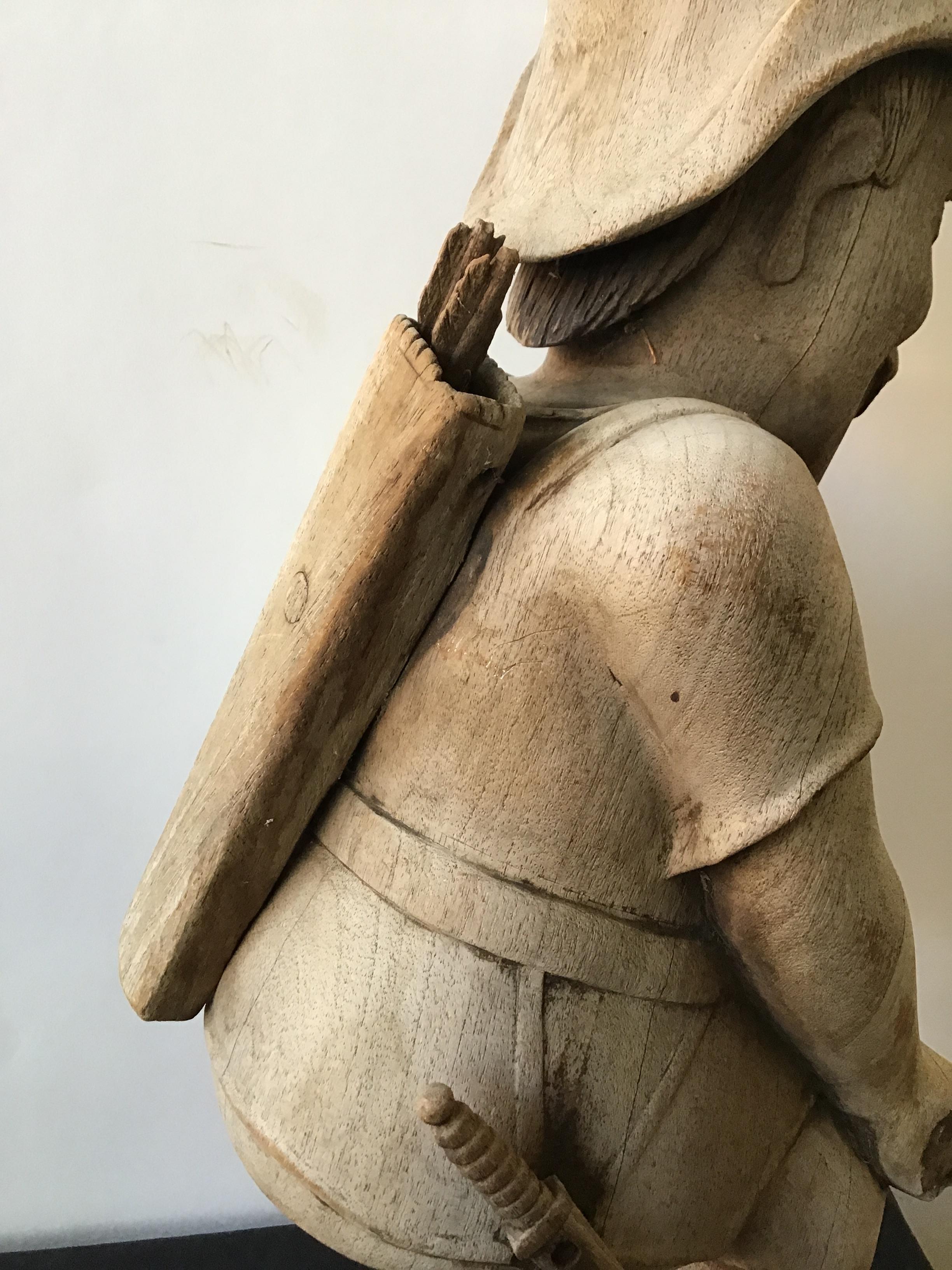 Figure à capuche Robin en bois sculpté anglais des années 1870 en vente 11