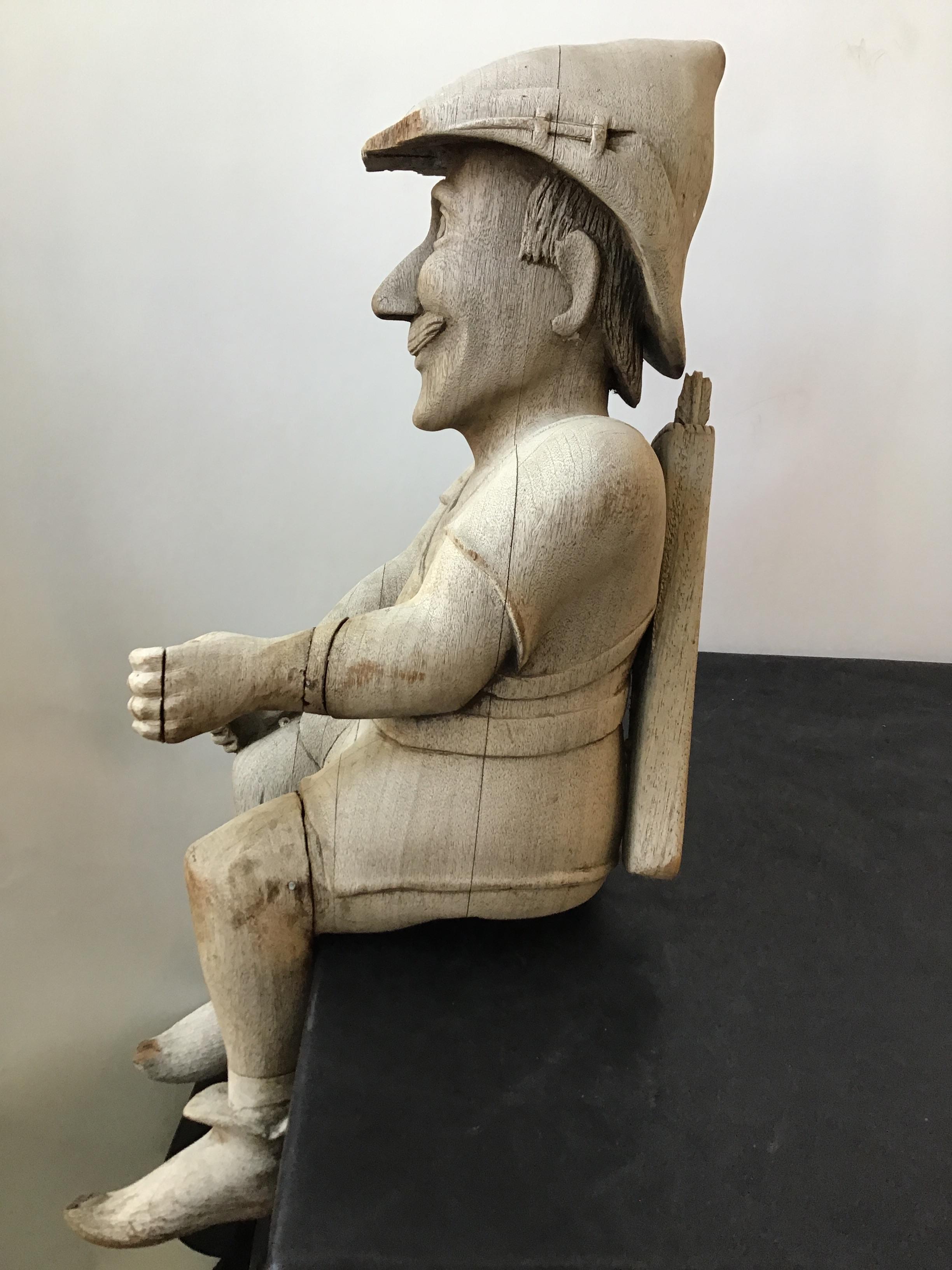 Figure à capuche Robin en bois sculpté anglais des années 1870 en vente 14