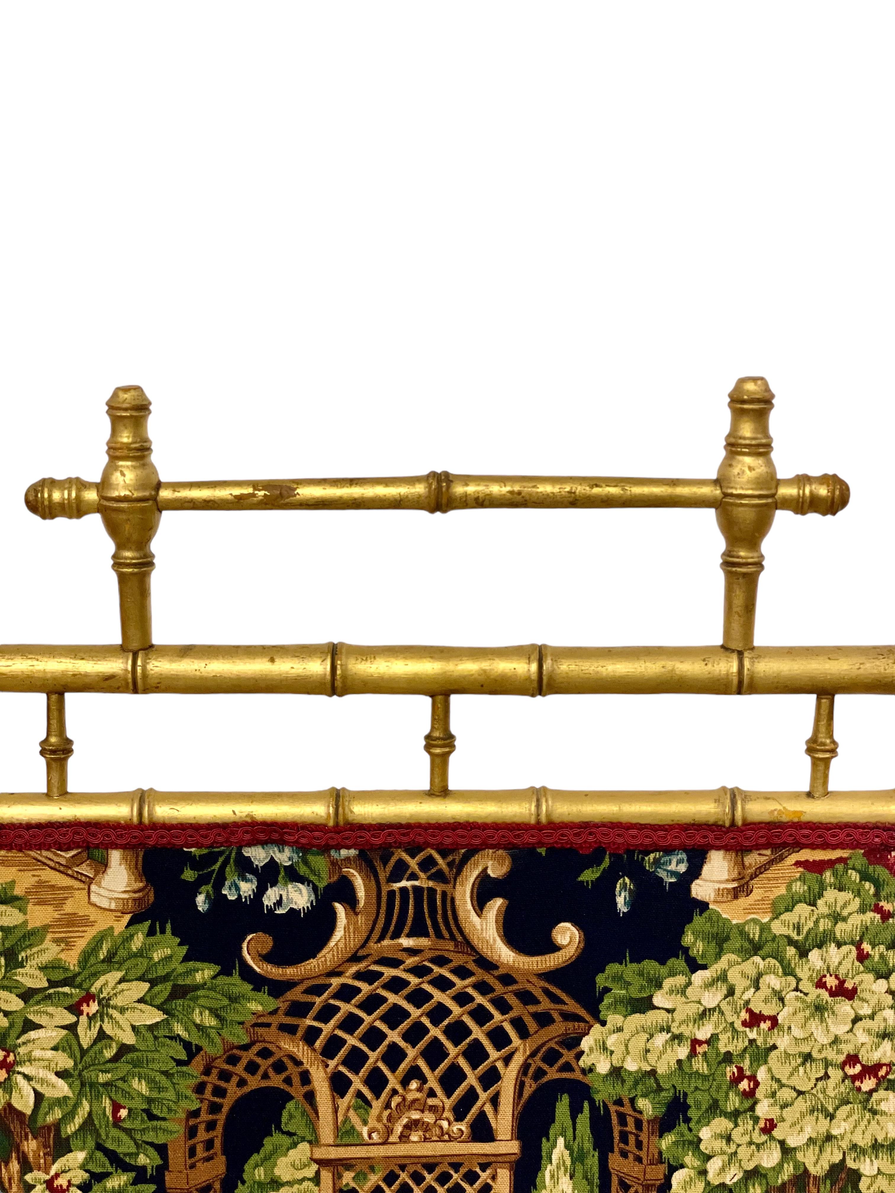 XIXe siècle Pare-étincelles des années 1870 en faux bambou doré avec panneaux de tapisserie en vente