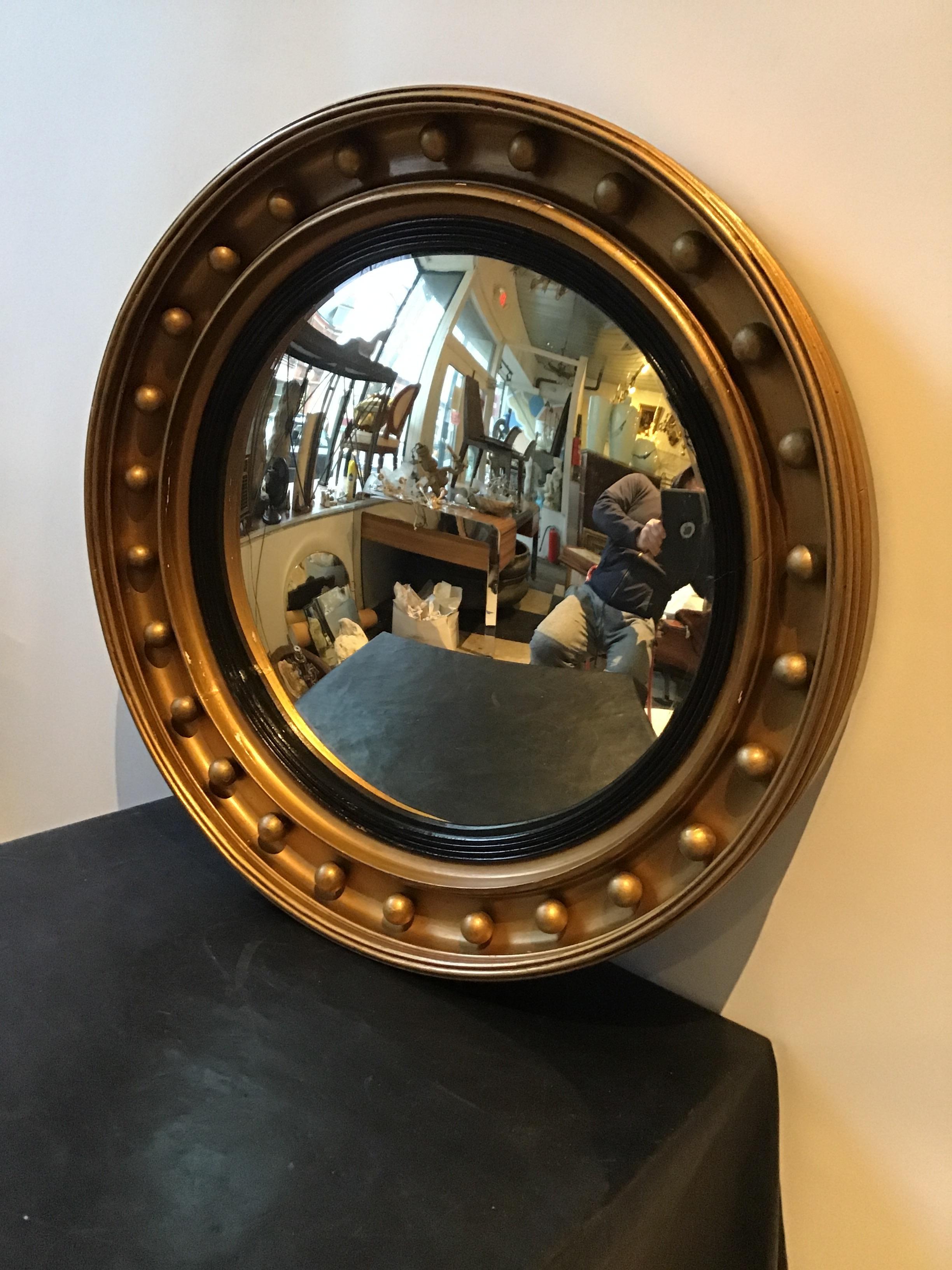 1870s Federal Circular Convex Mirror In Good Condition In Tarrytown, NY