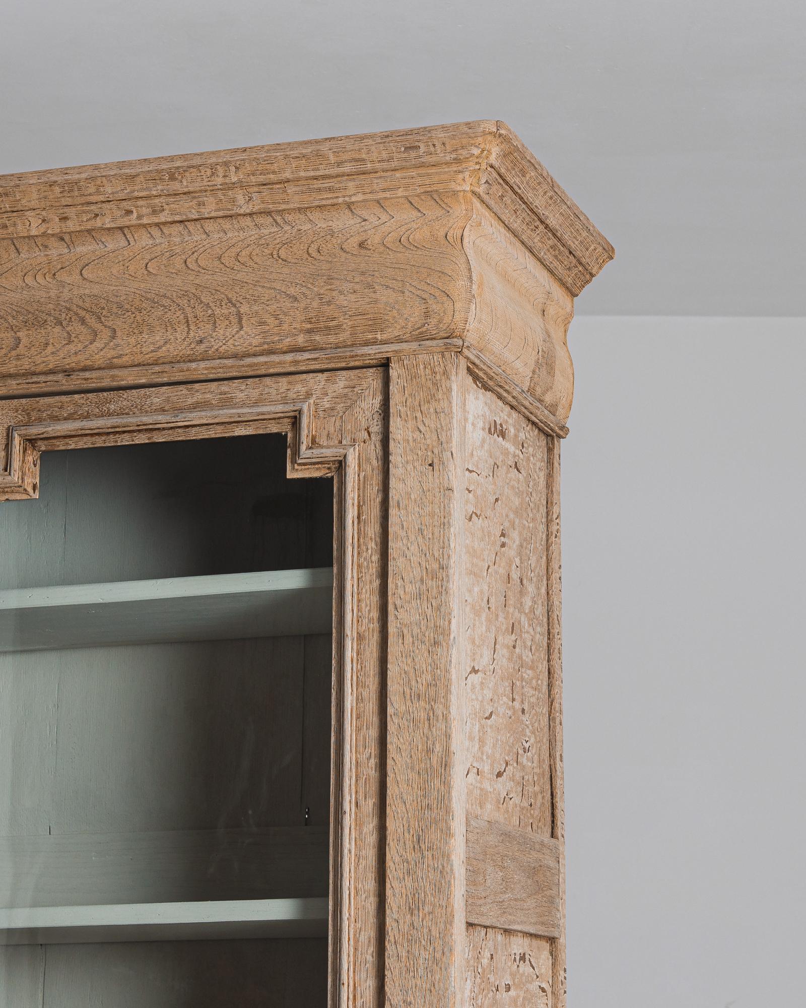 1870s French Bleached Oak Vitrine In Good Condition In High Point, NC