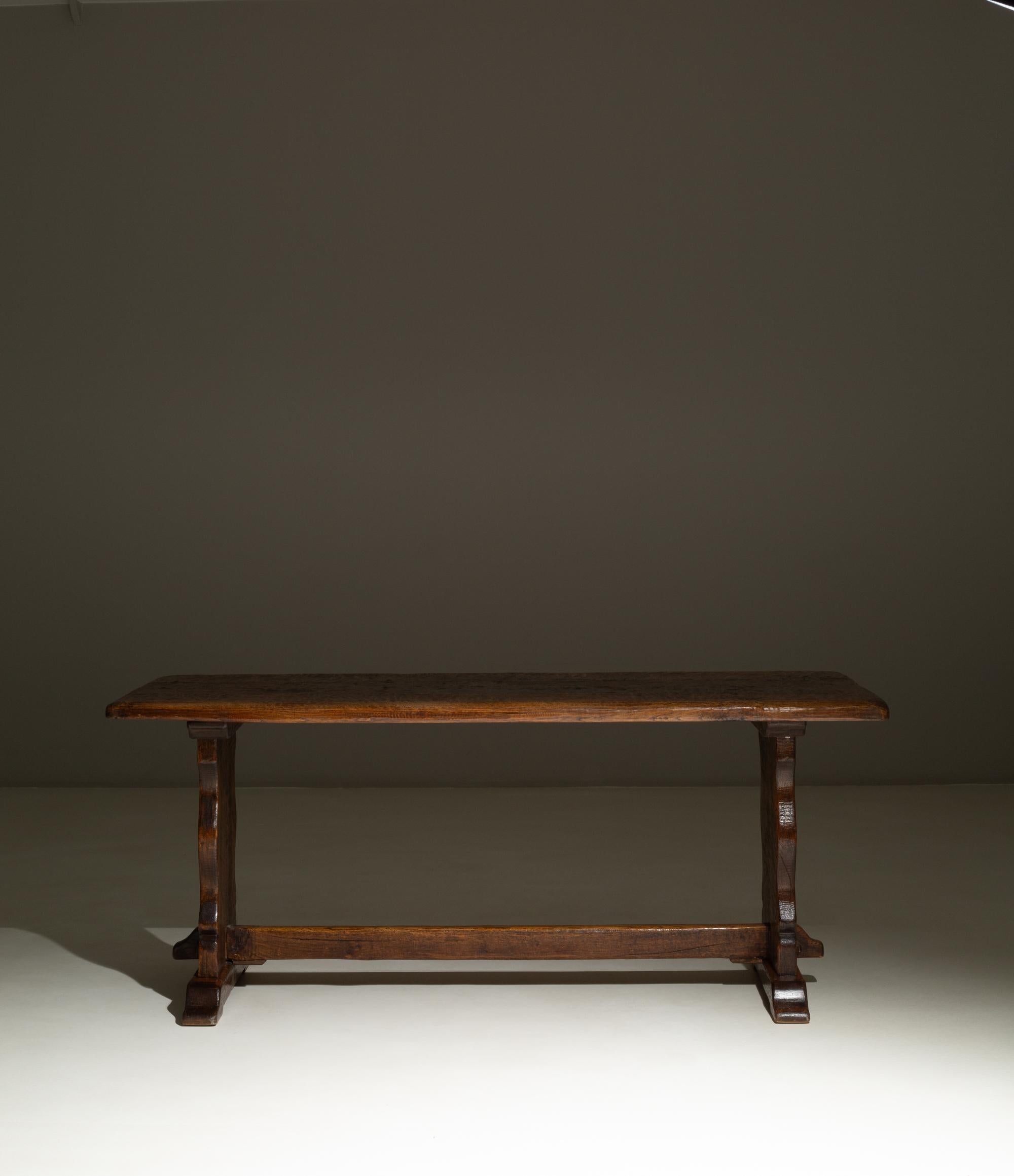 Francese 1870s French Oak Trestle Dining Table In Original Patina in vendita