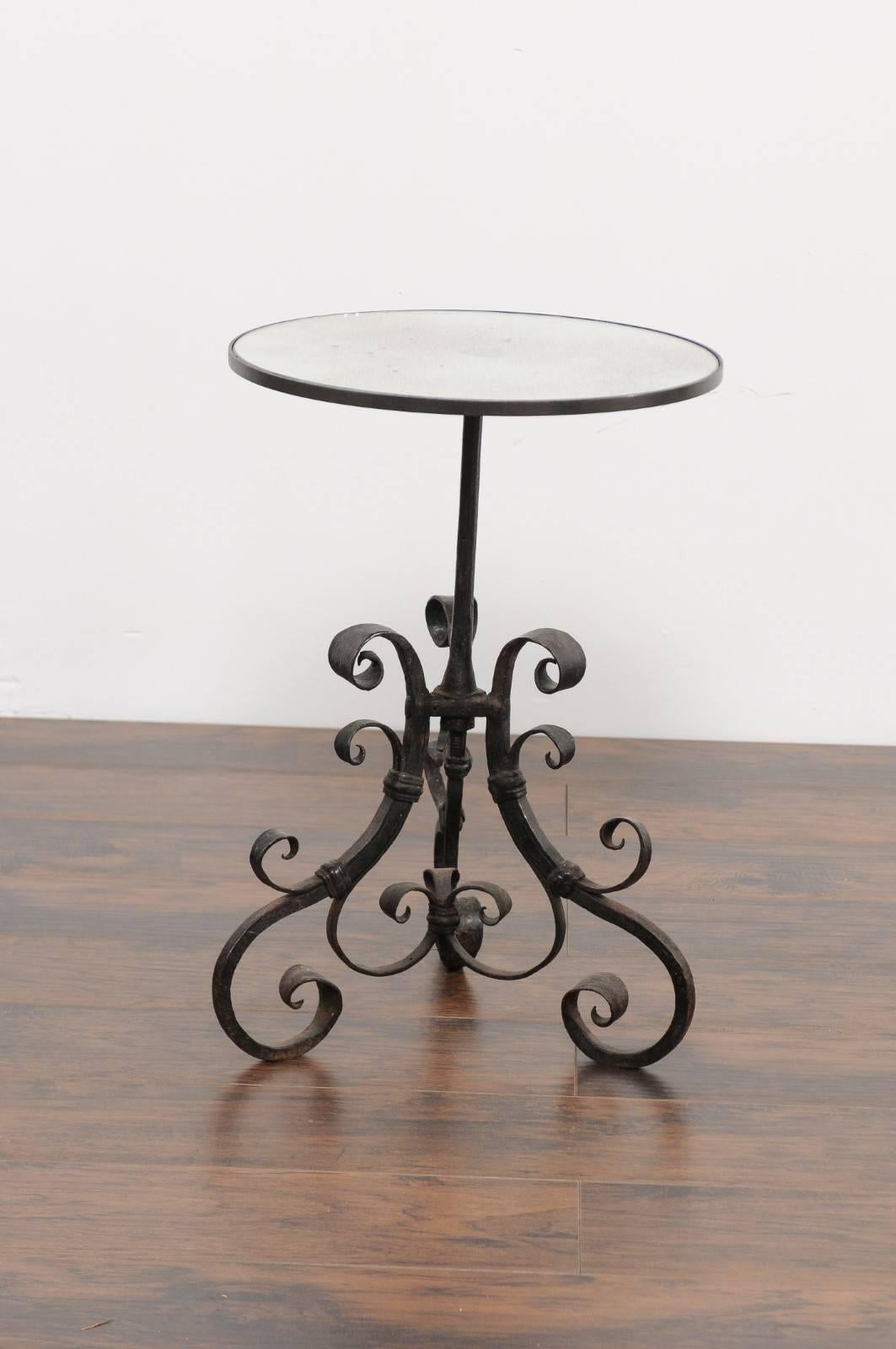 1870s Italian Wrought-Iron Pedestal Side Table with Mirrored Top and Scrolls In Good Condition In Atlanta, GA