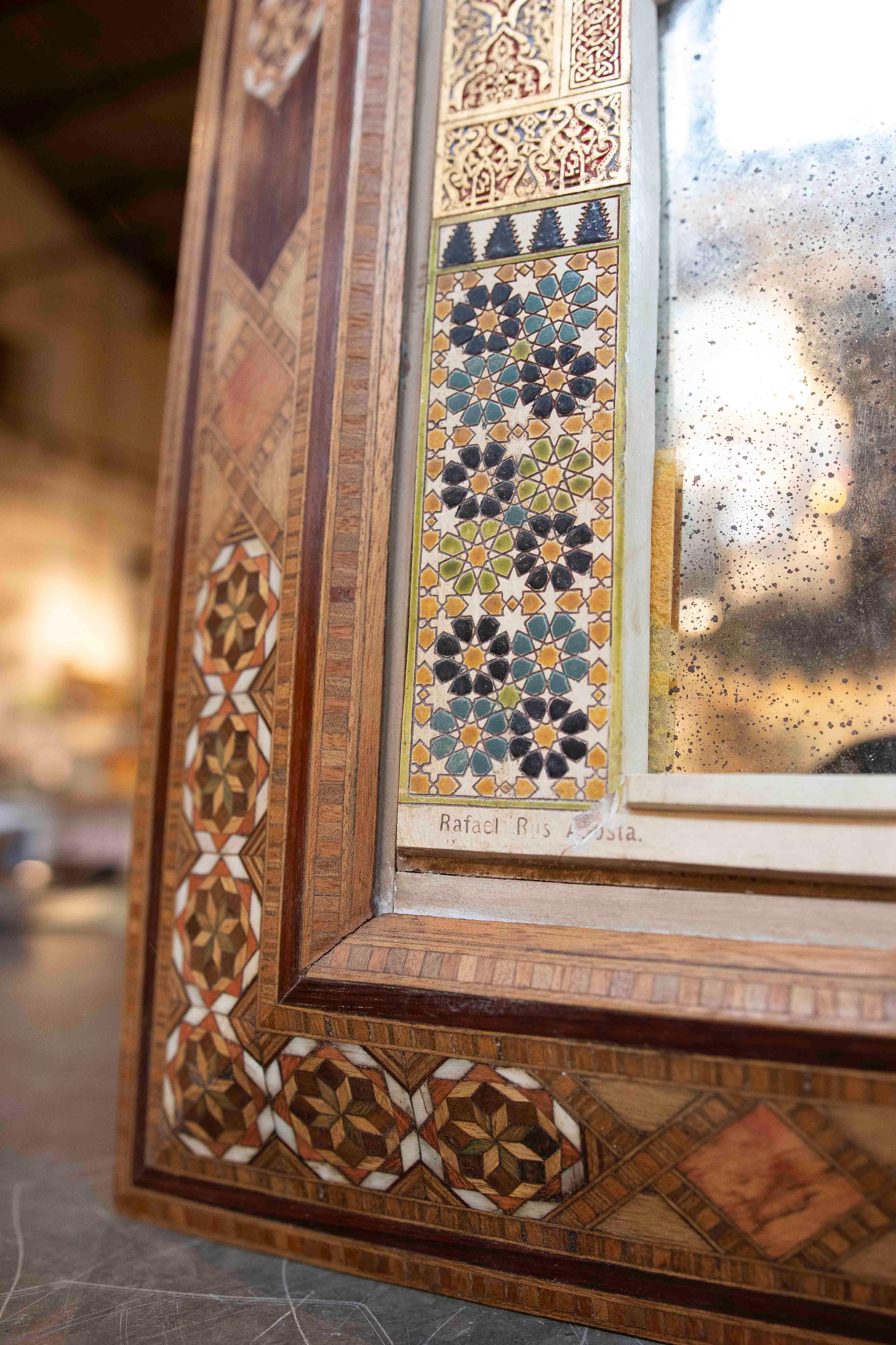 1870s Modèle de l'Alhambra, polychrome avec cadre en marqueterie, style Nasride en vente 2