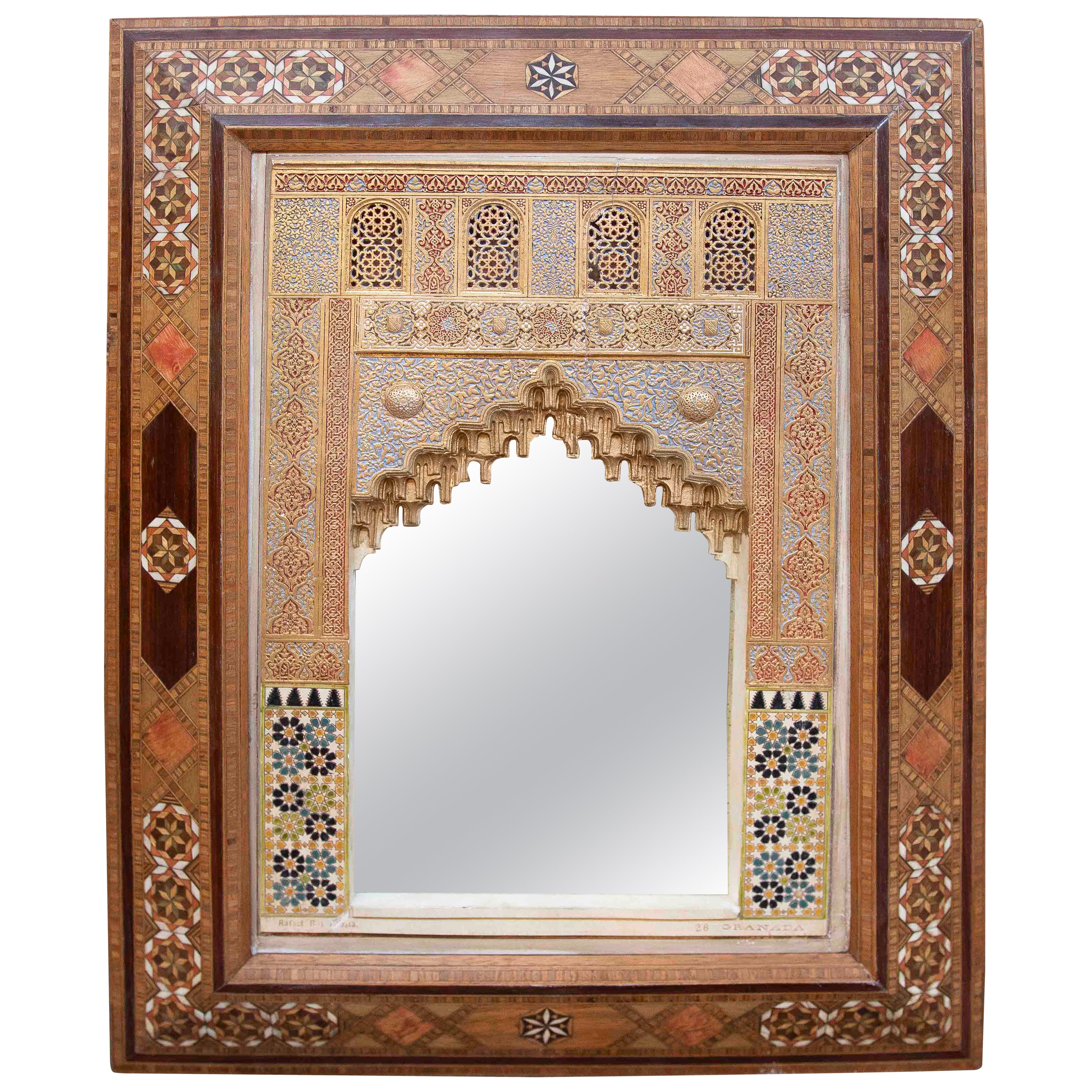 1870s Modèle de l'Alhambra, polychrome avec cadre en marqueterie, style Nasride en vente